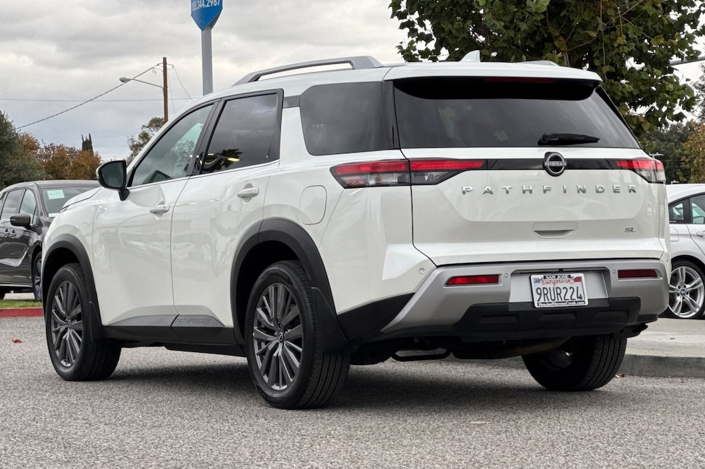 Used 2024 Nissan Pathfinder SL SUV