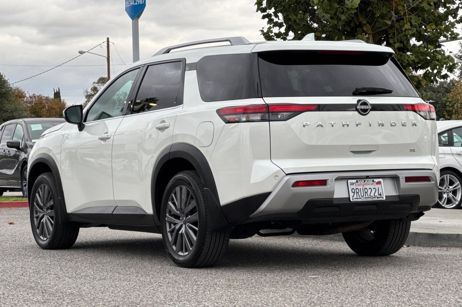 2024 Nissan Pathfinder SL photo 3