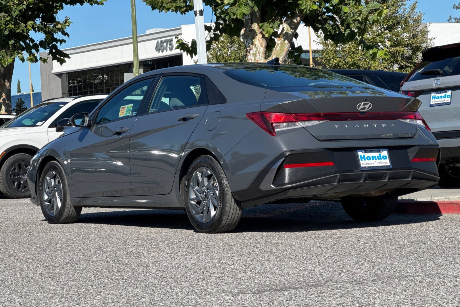 2024 Hyundai Elantra SEL photo 2