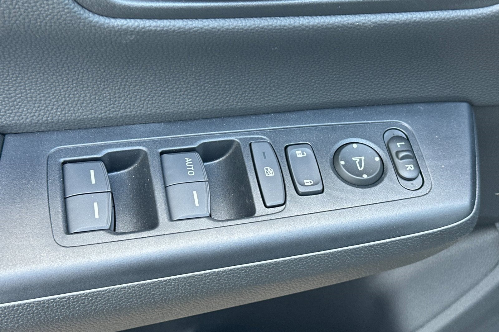 2026 Honda CR-V LX - Photo 13