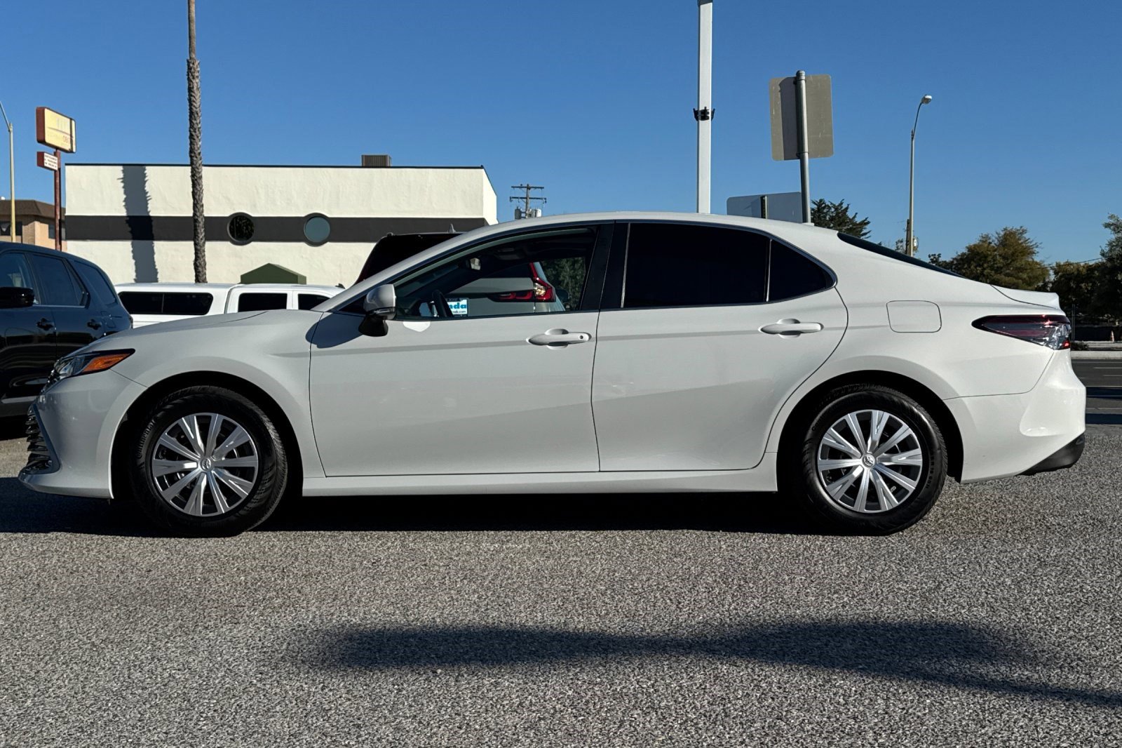 2024 Toyota Camry Hybrid LE photo 2