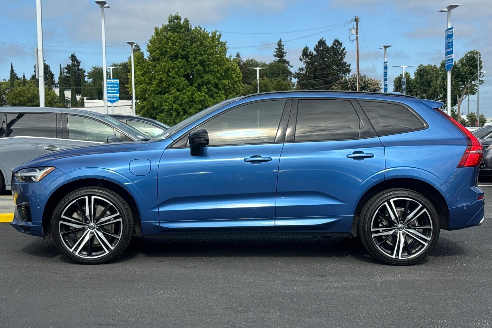 XC60 Recharge Plug-In Hybrid T8 R-Design SUV