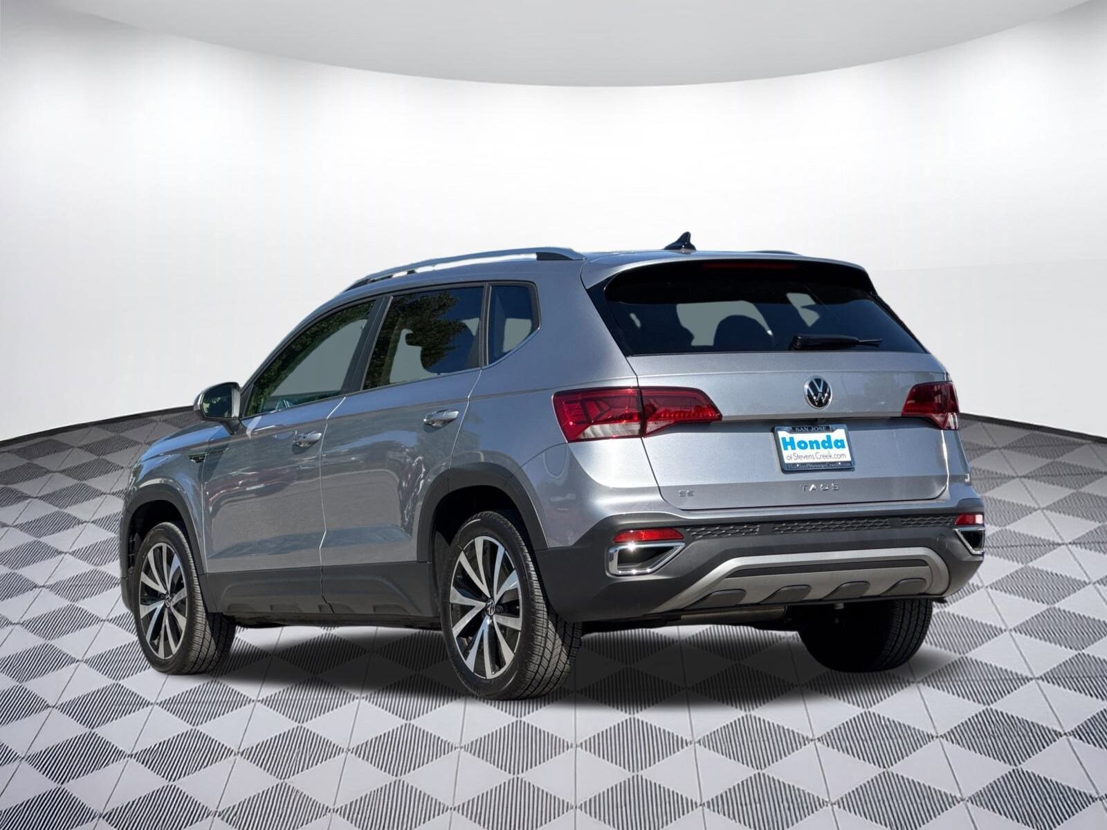 2023 Volkswagen Taos SE photo 3