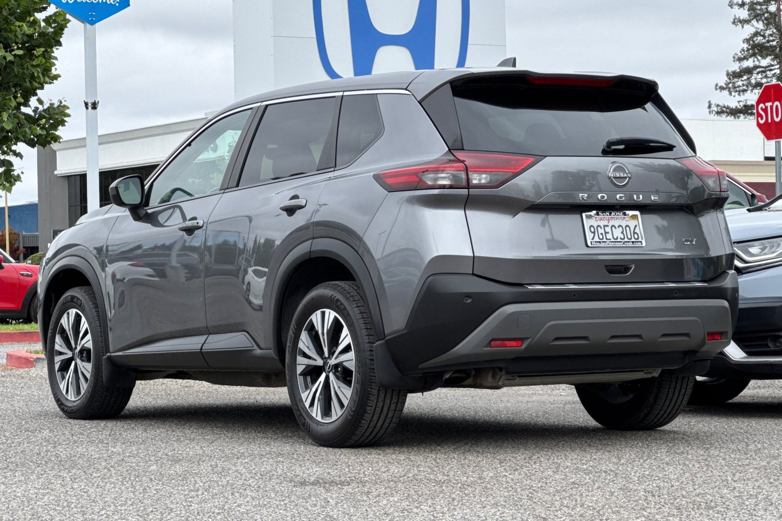 2023 Nissan Rogue SV photo 3
