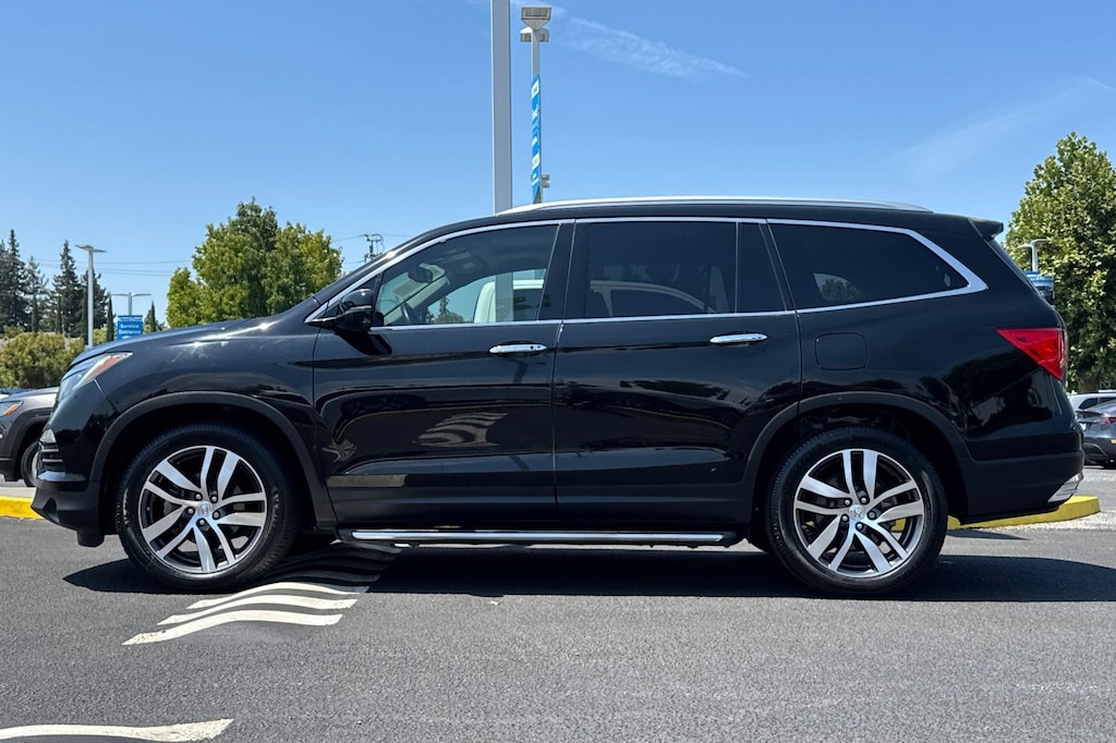 Used 2016 Honda Pilot Touring FWD SUV