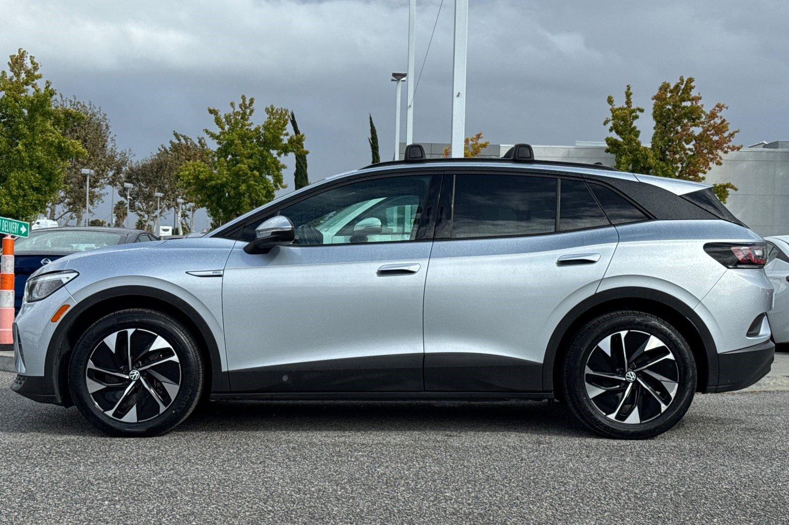 2022 Volkswagen ID.4 Pro photo 2