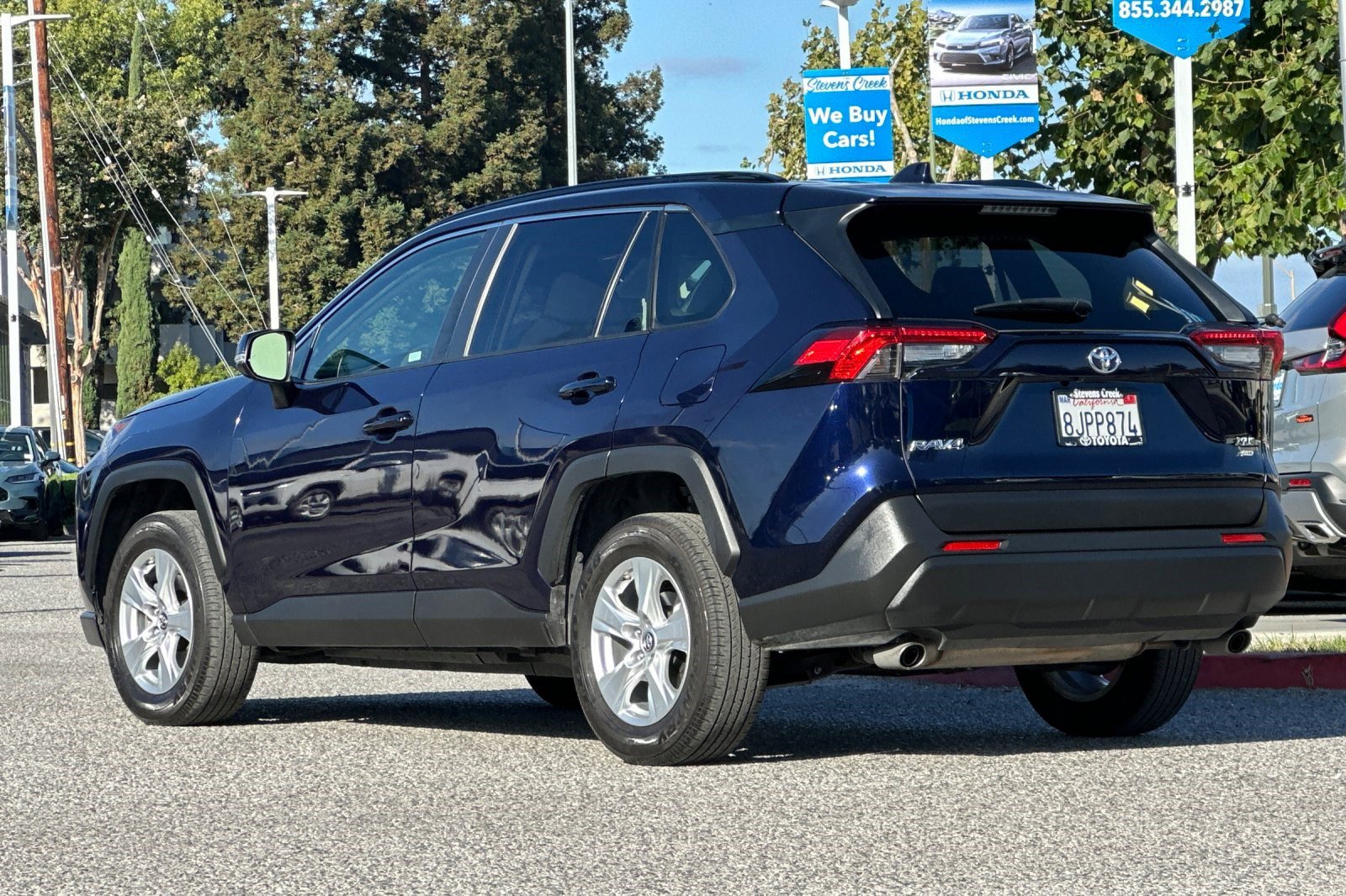 2019 Toyota RAV4 XLE photo 2