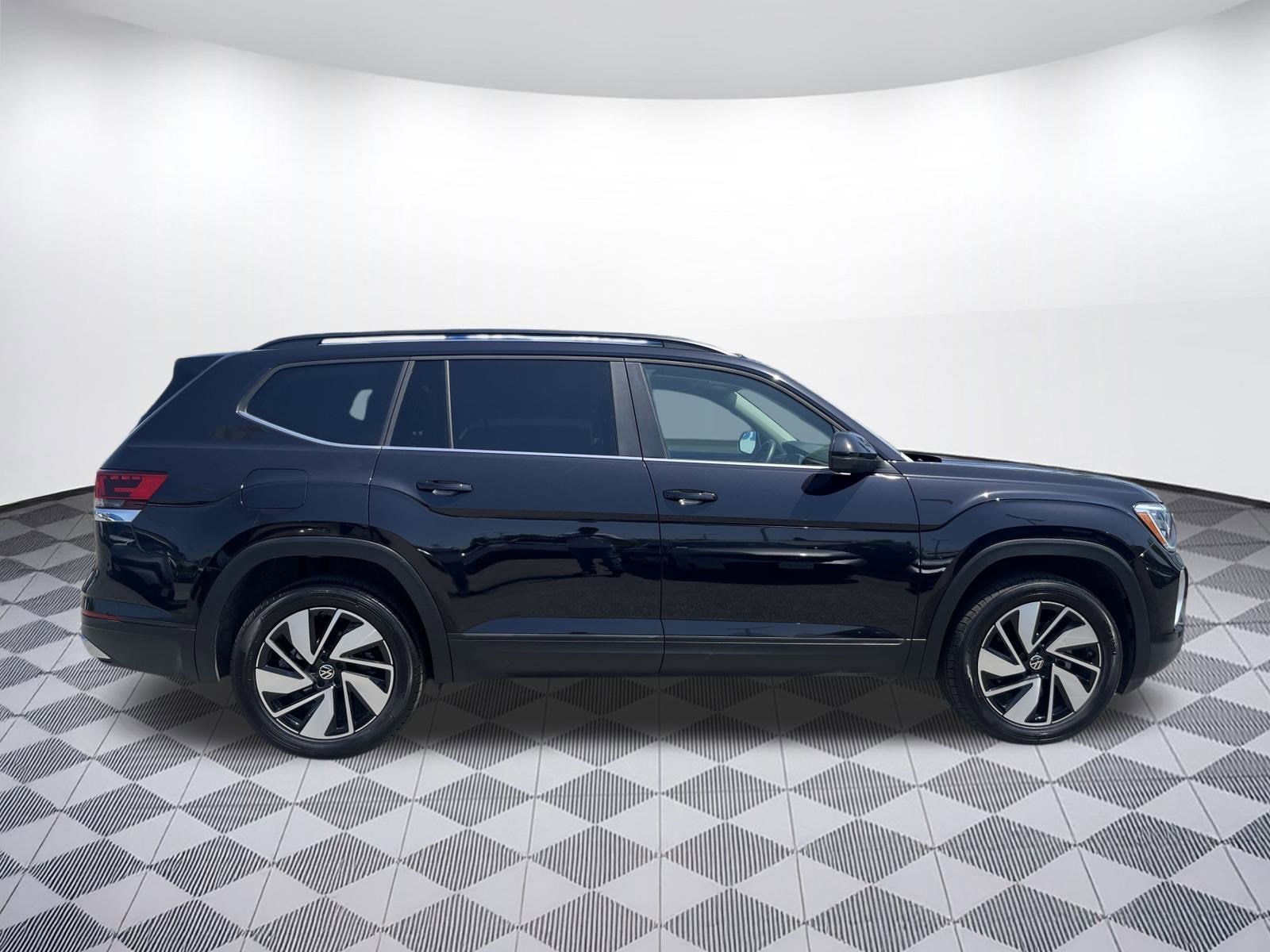 Used 2024 Volkswagen Atlas SE w/Tech with VIN 1V2WR2CA9RC554647 for sale in San Jose, CA