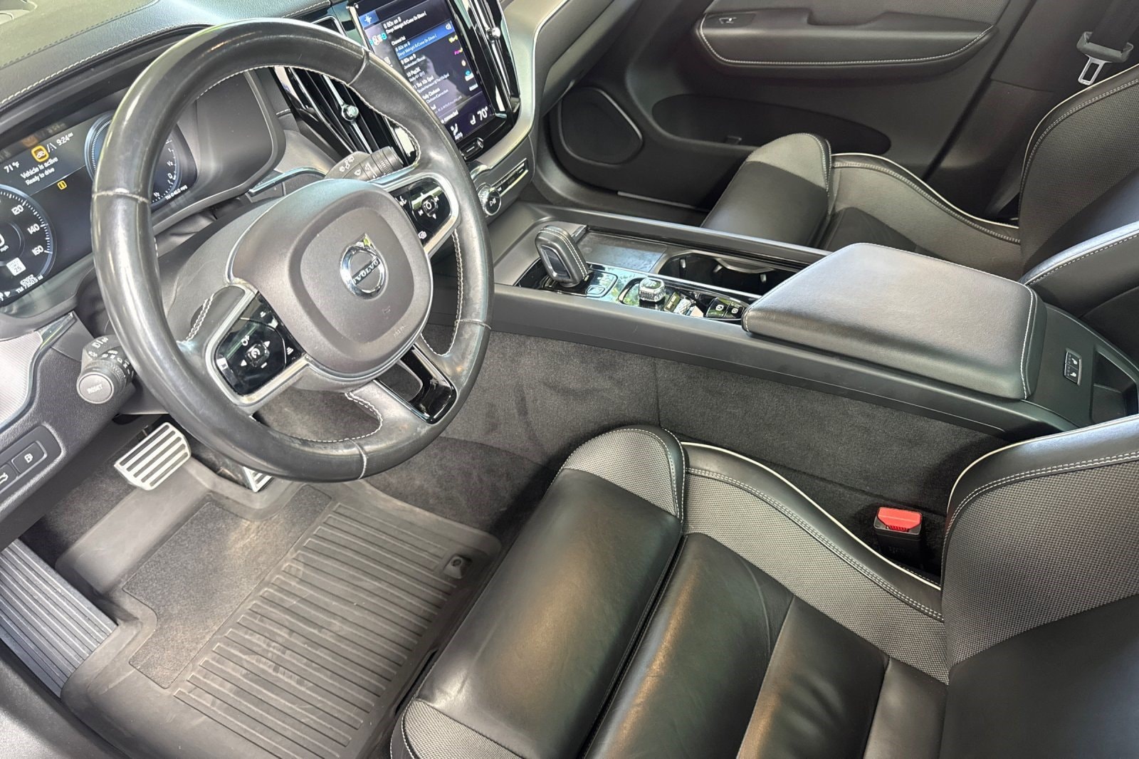XC60 Recharge Plug-In Hybrid T8 R-Design SUV