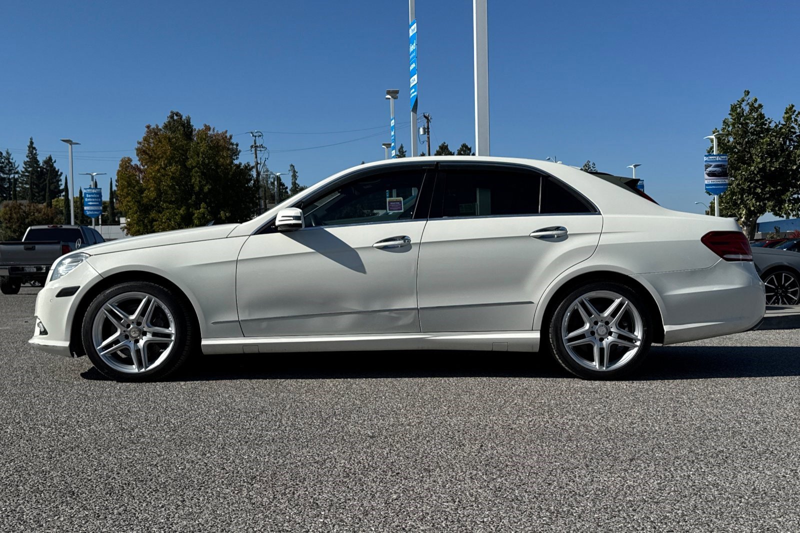 2011 Mercedes Benz E 550 Sedan photo 2