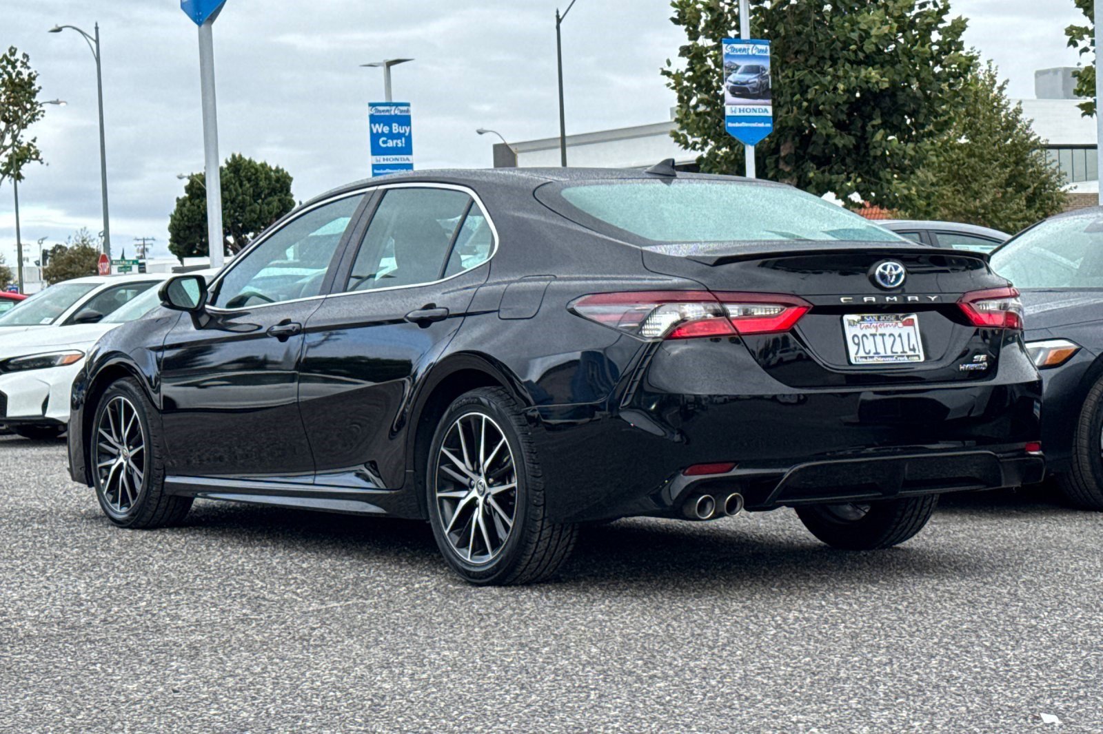 2022 Toyota Camry Hybrid SE photo 3