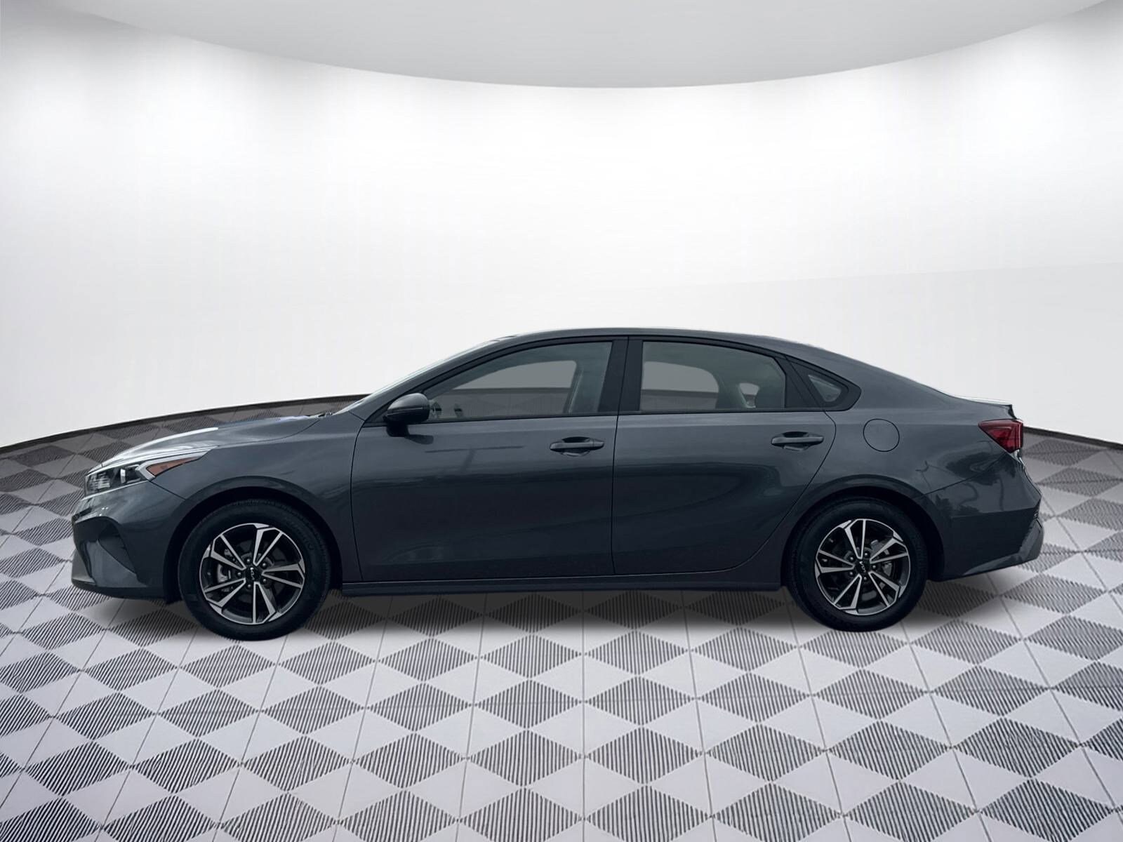 2024 Kia Forte LXS photo 2