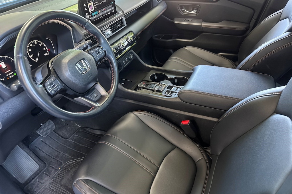 Used 2025 Honda Pilot TrailSport SUV