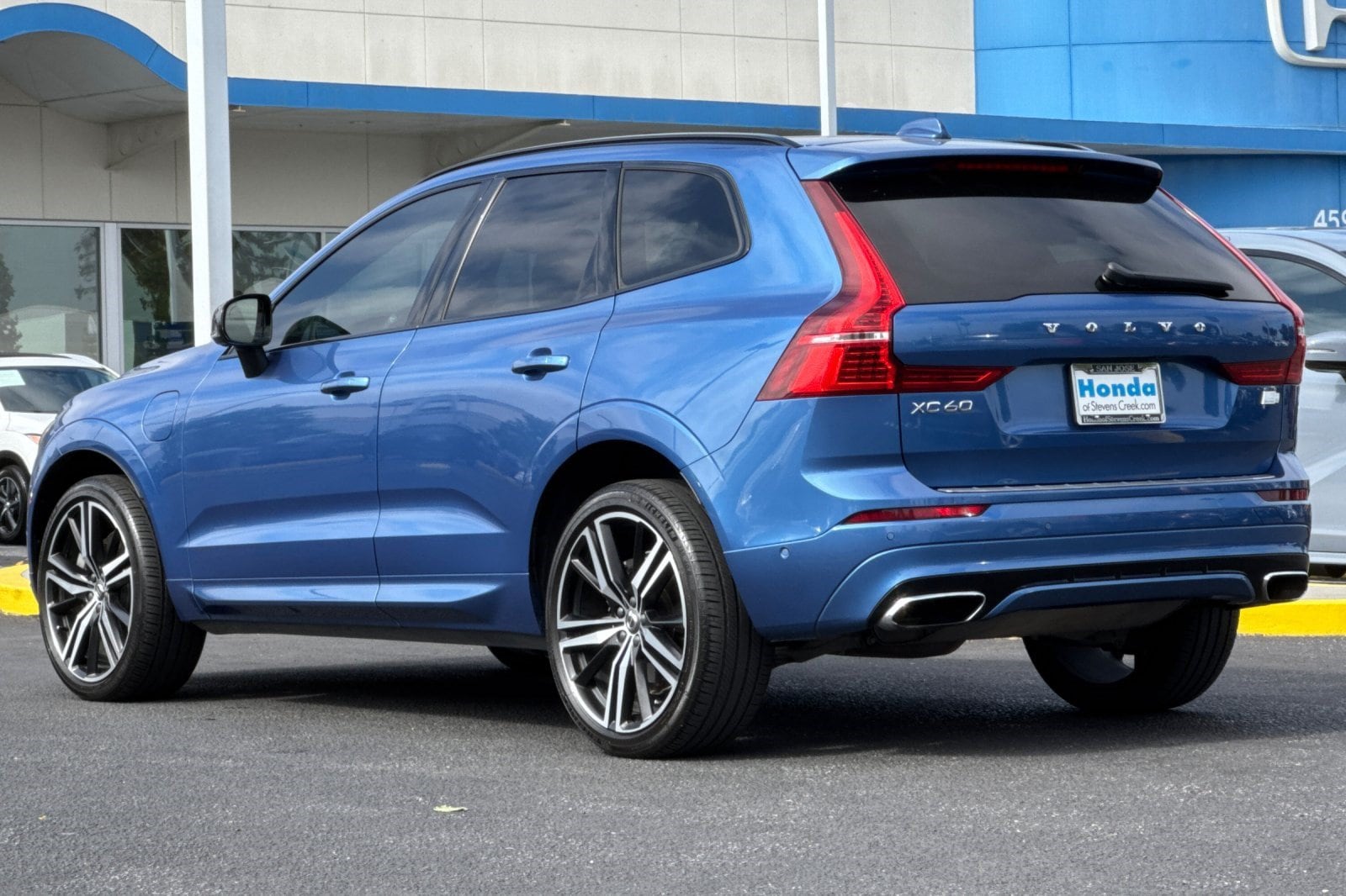 XC60 Recharge Plug-In Hybrid T8 R-Design SUV