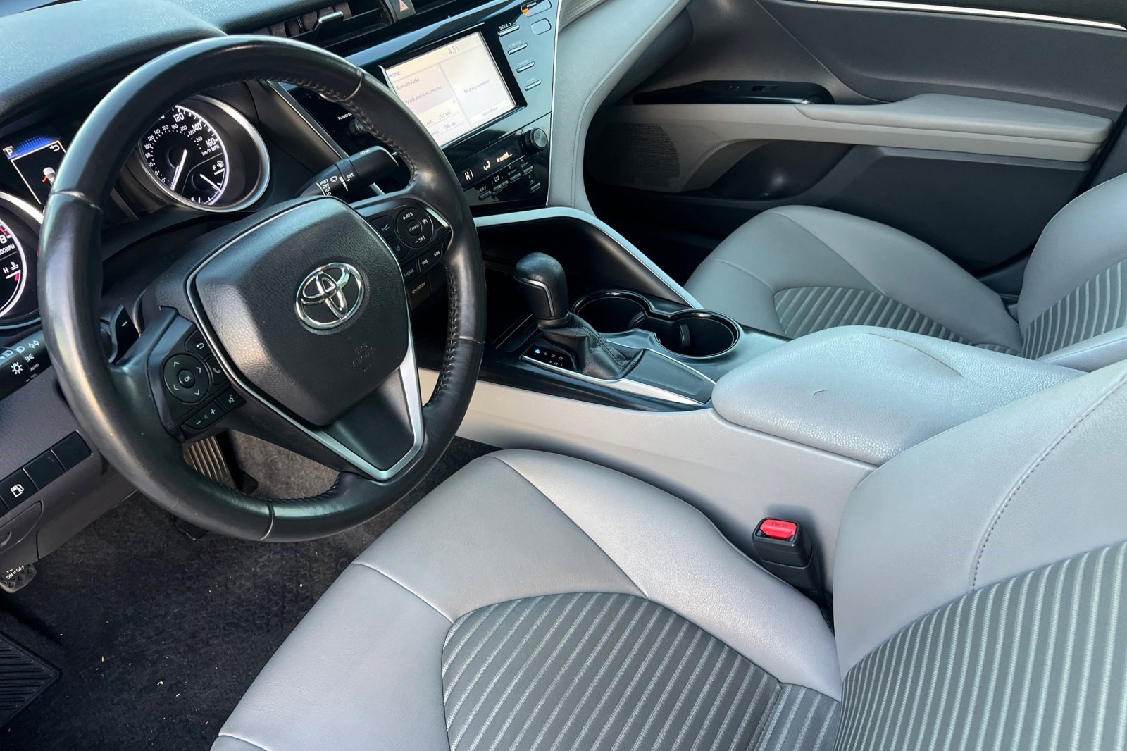 2018 Toyota Camry SE photo 4