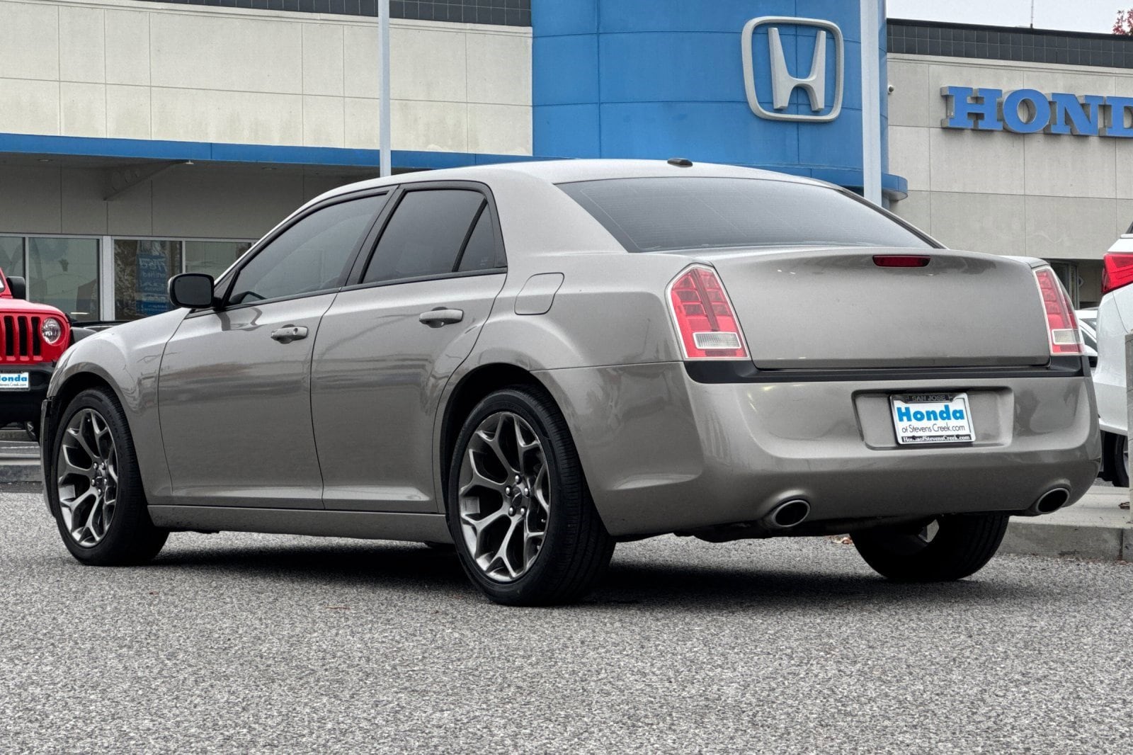 2014 Chrysler 300 Base photo 2