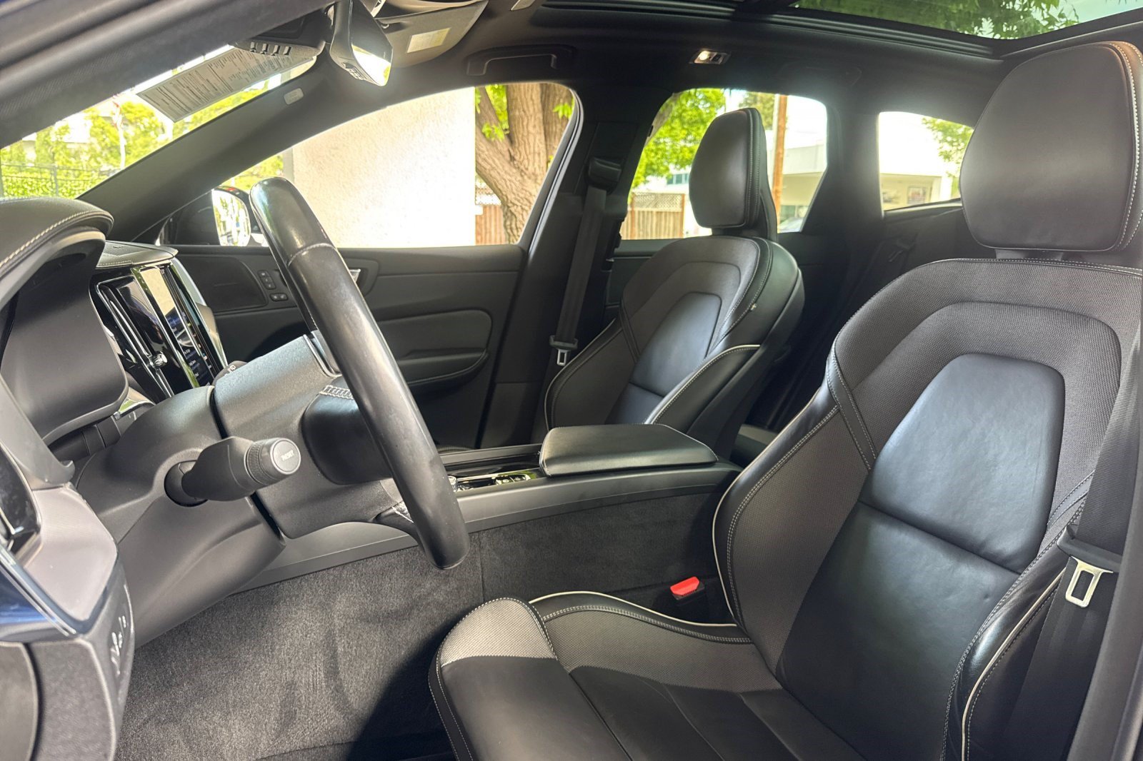 XC60 Recharge Plug-In Hybrid T8 R-Design SUV