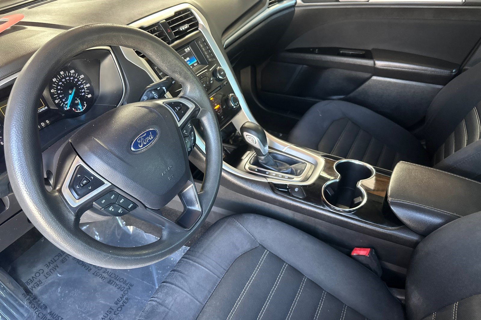Fusion SE Sedan