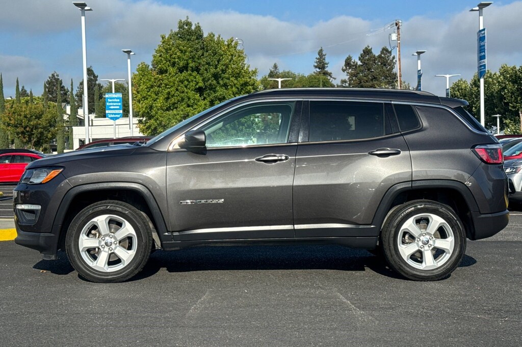 Used 2018 Jeep Compass Latitude 4x4 SUV