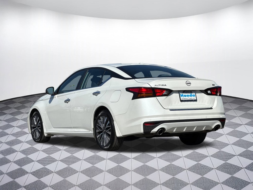 Used 2023 Nissan Altima 2.5 SV Sedan