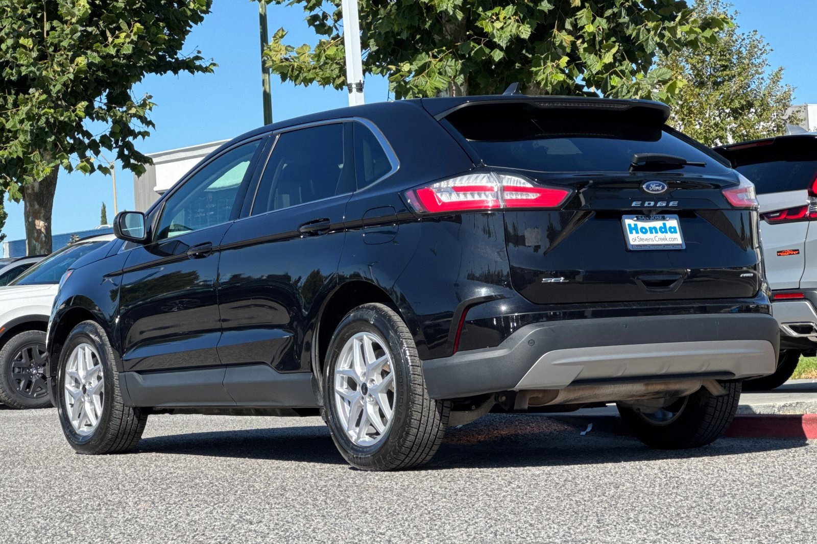 2023 Ford Edge SEL photo 2