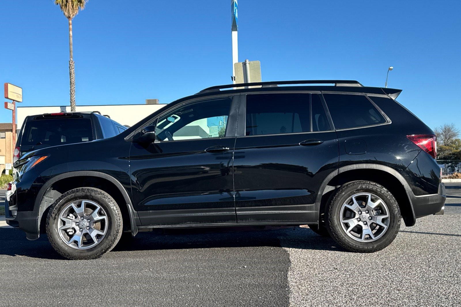 2023 Honda Passport TrailSport photo 2