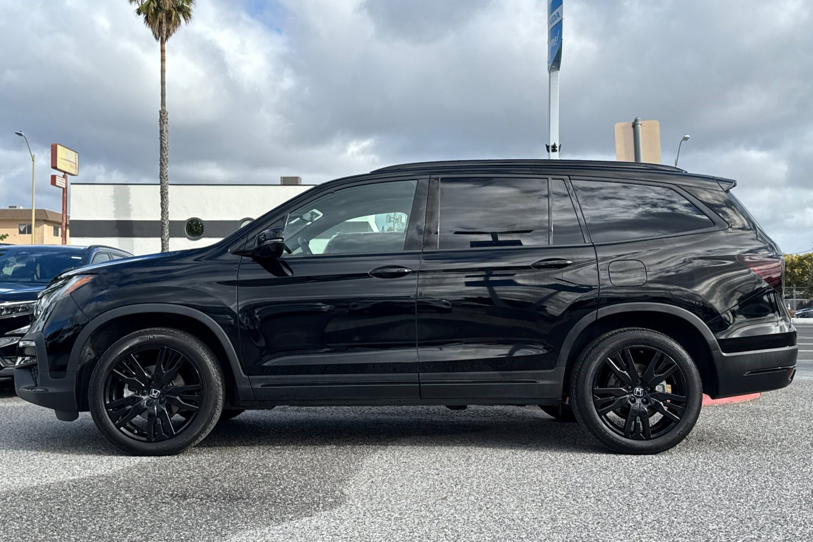 2022 Honda Pilot Black Edition photo 2