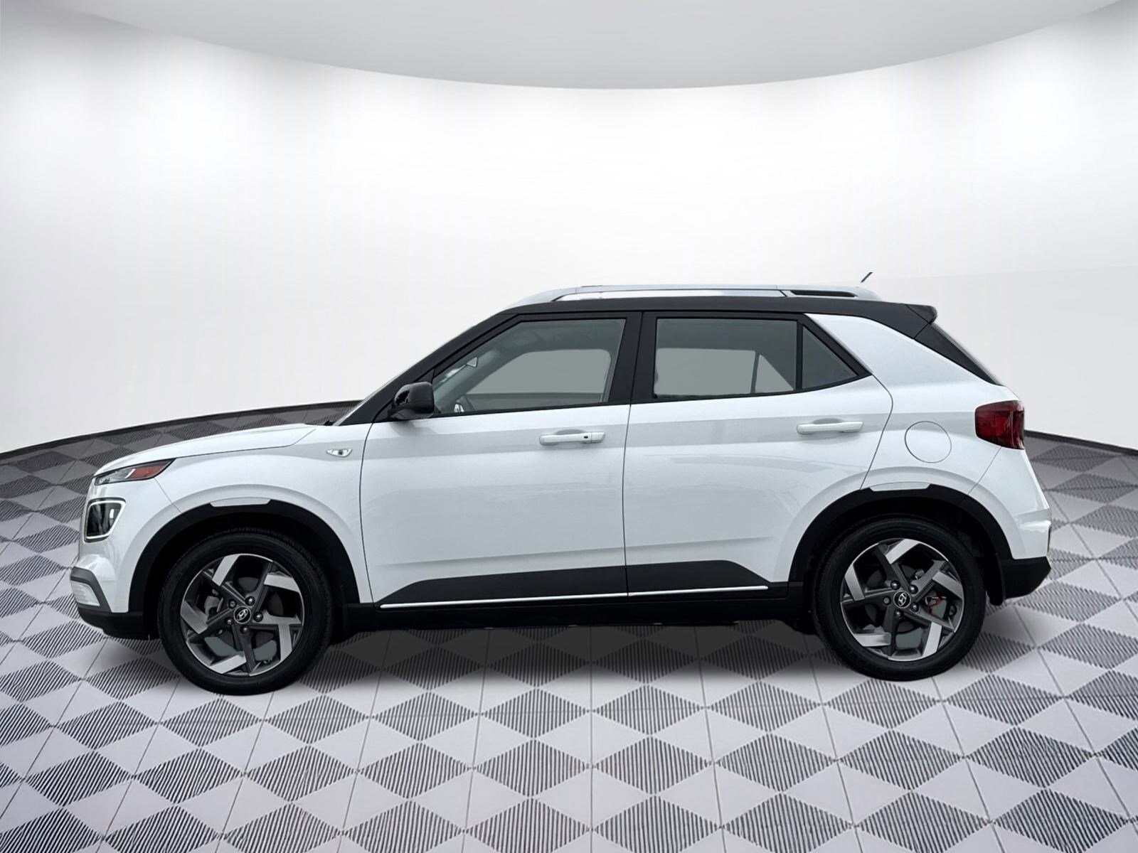2023 Hyundai Venue Limited photo 2
