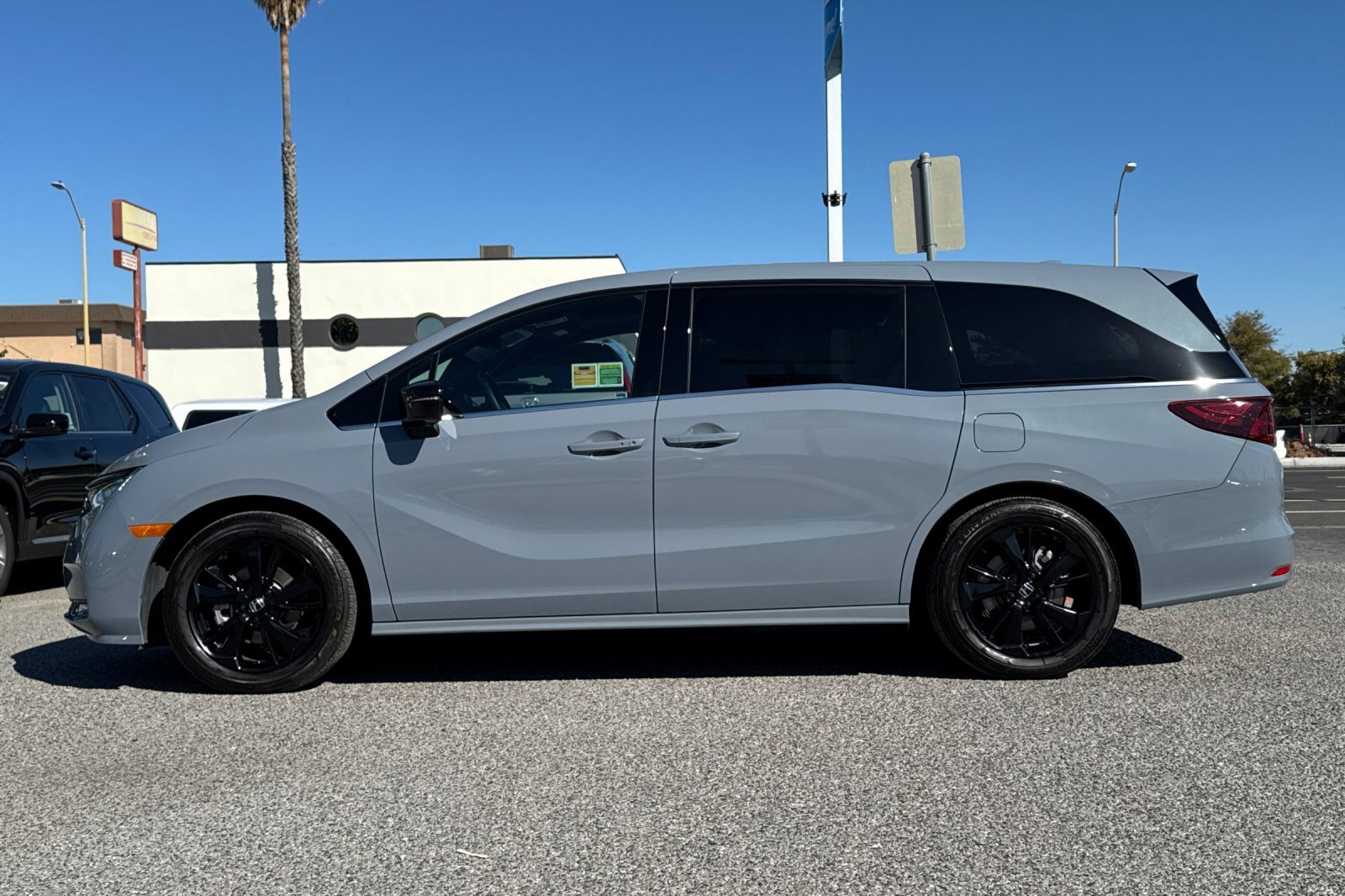 2023 Honda Odyssey Sport photo 2