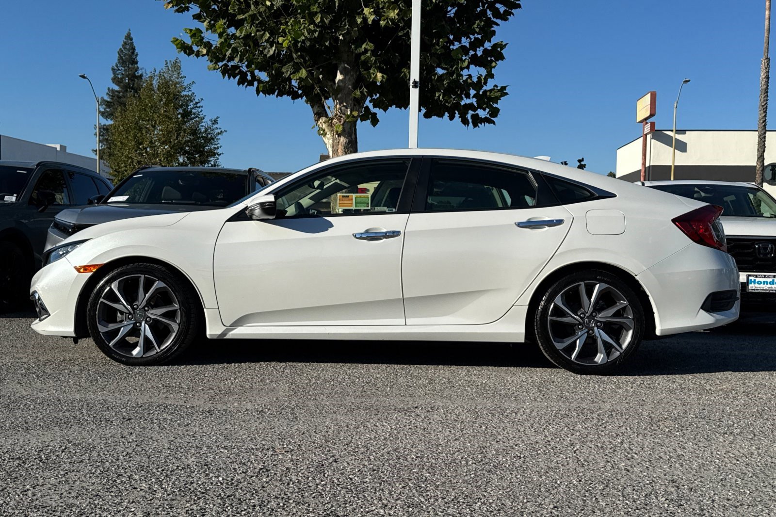 2019 Honda Civic Touring photo 3
