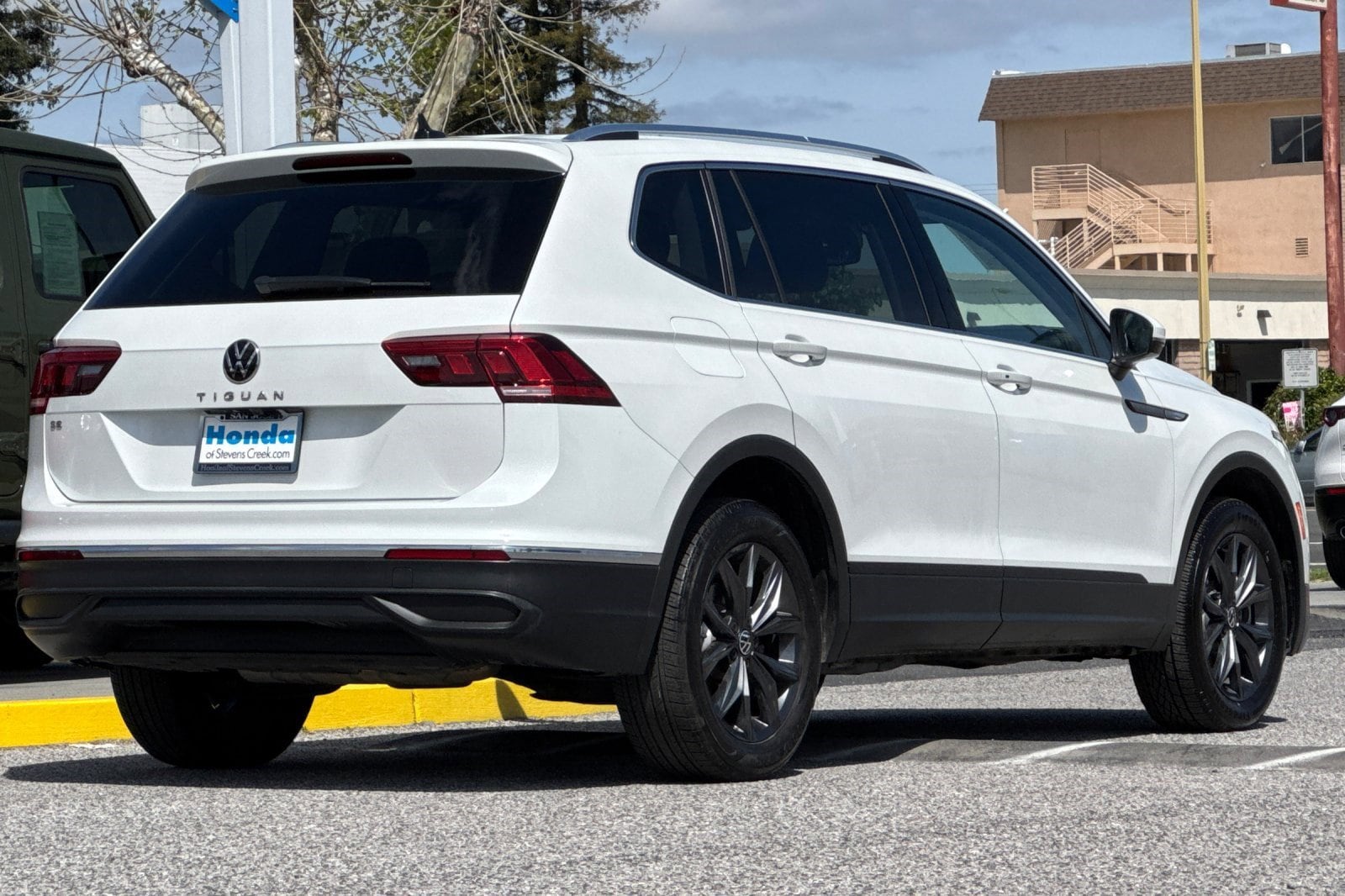 2023 Volkswagen Tiguan 2.0T SE photo 3
