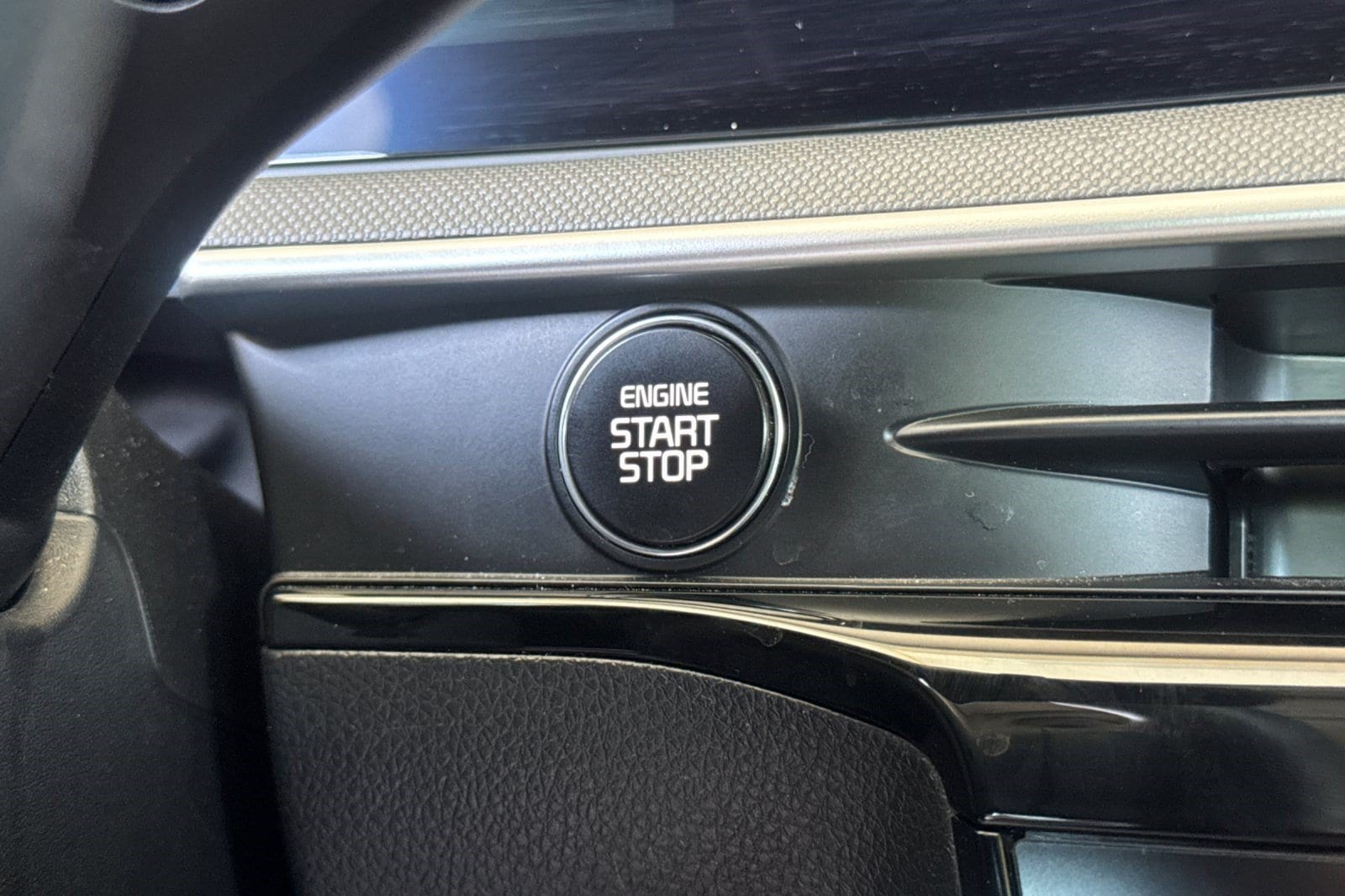 2025 Kia K5 LXS - Photo 33