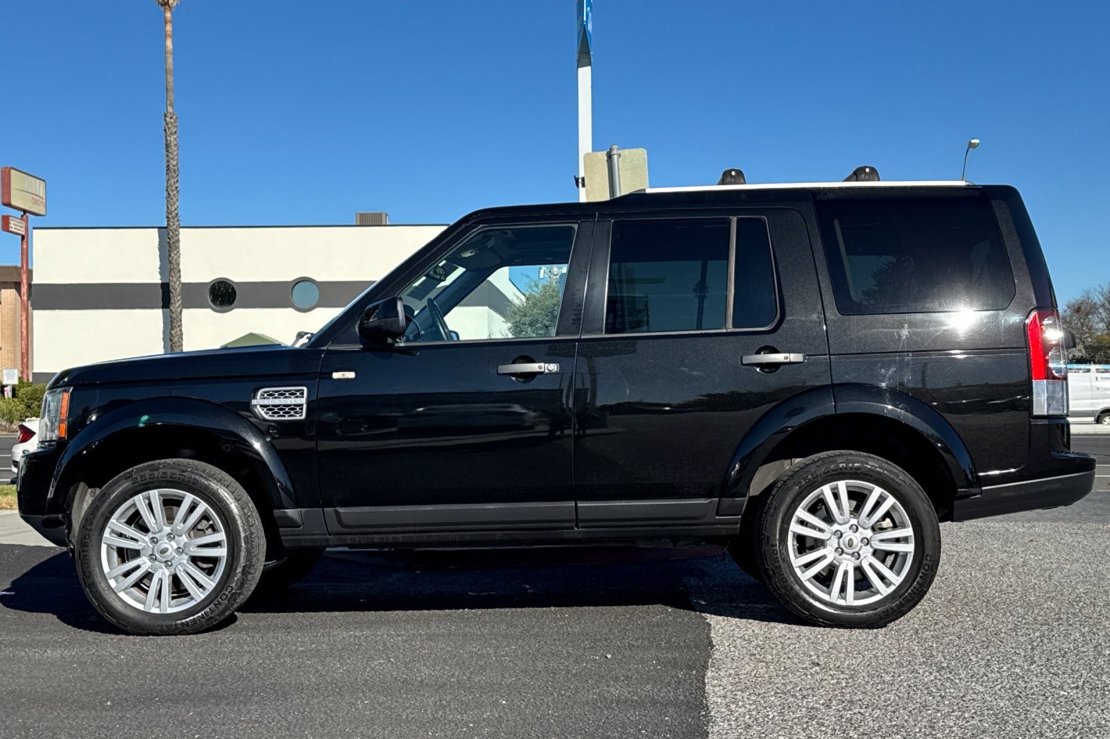 2011 Land Rover LR4 HSE LUX photo 2