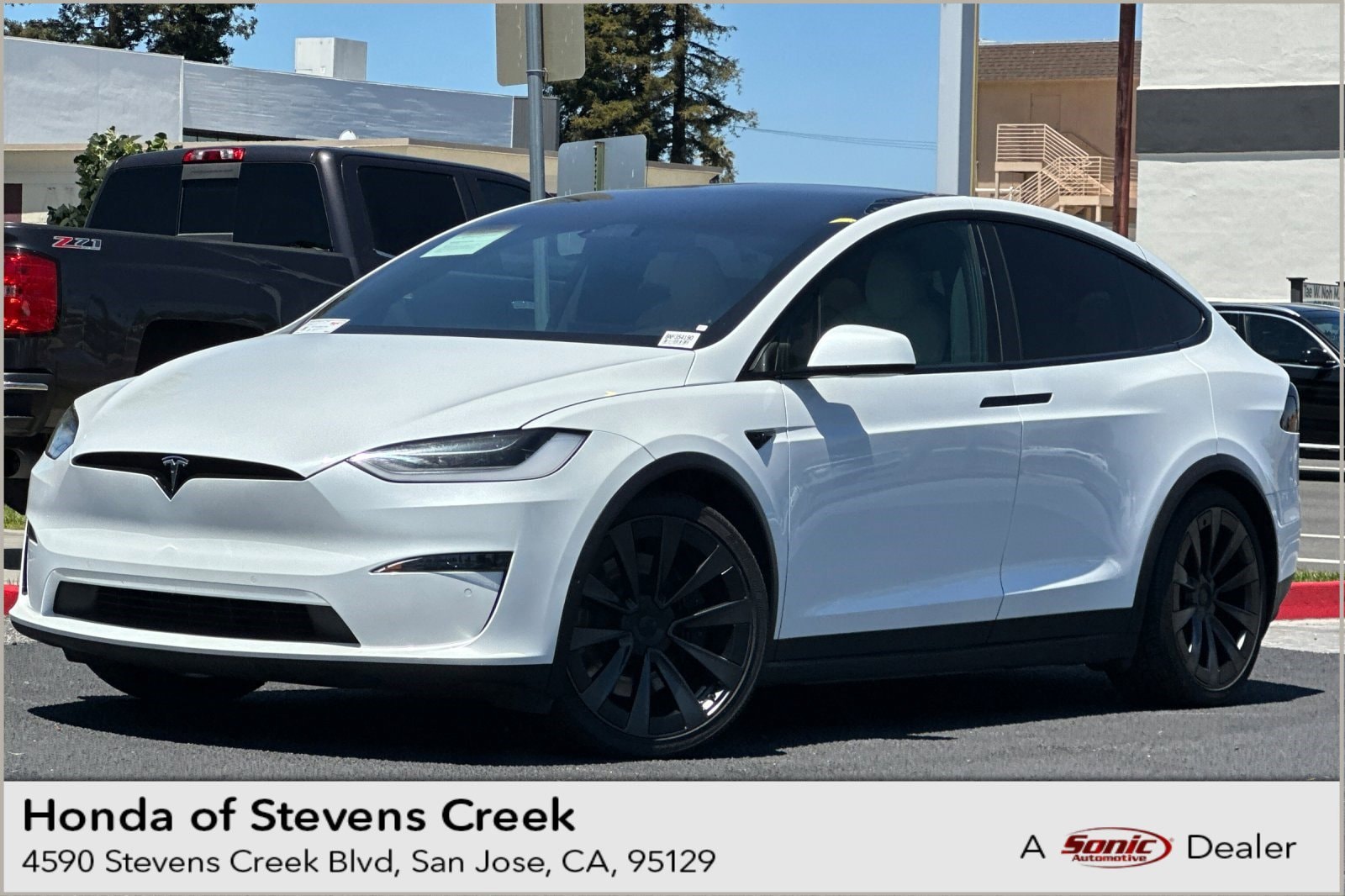 2022 Tesla Model X Long Range's photo