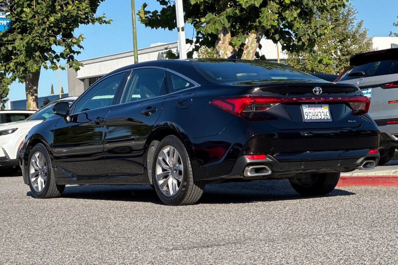 2022 Toyota Avalon XLE photo 2