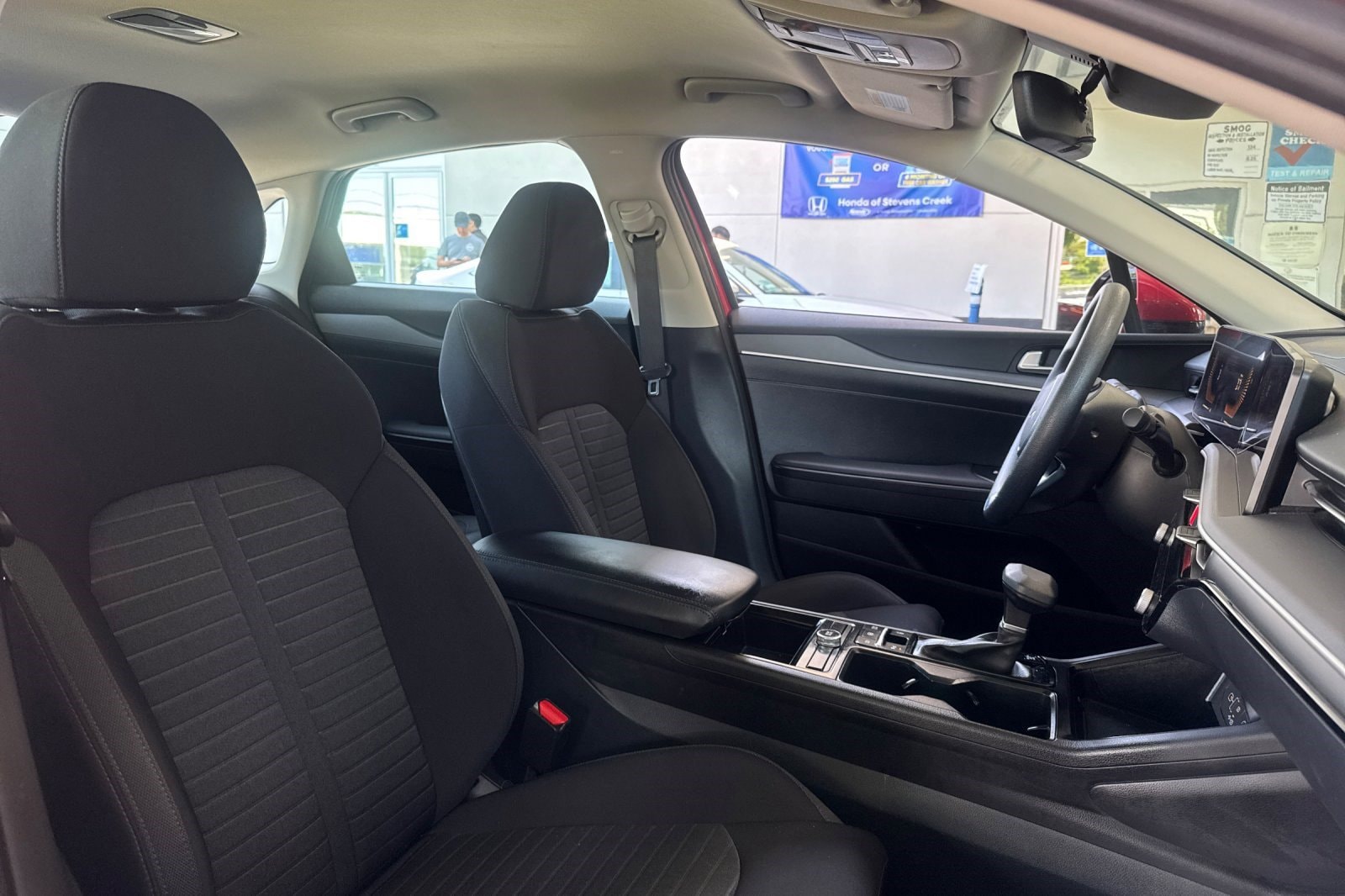 2025 Kia K5 LXS - Photo 31
