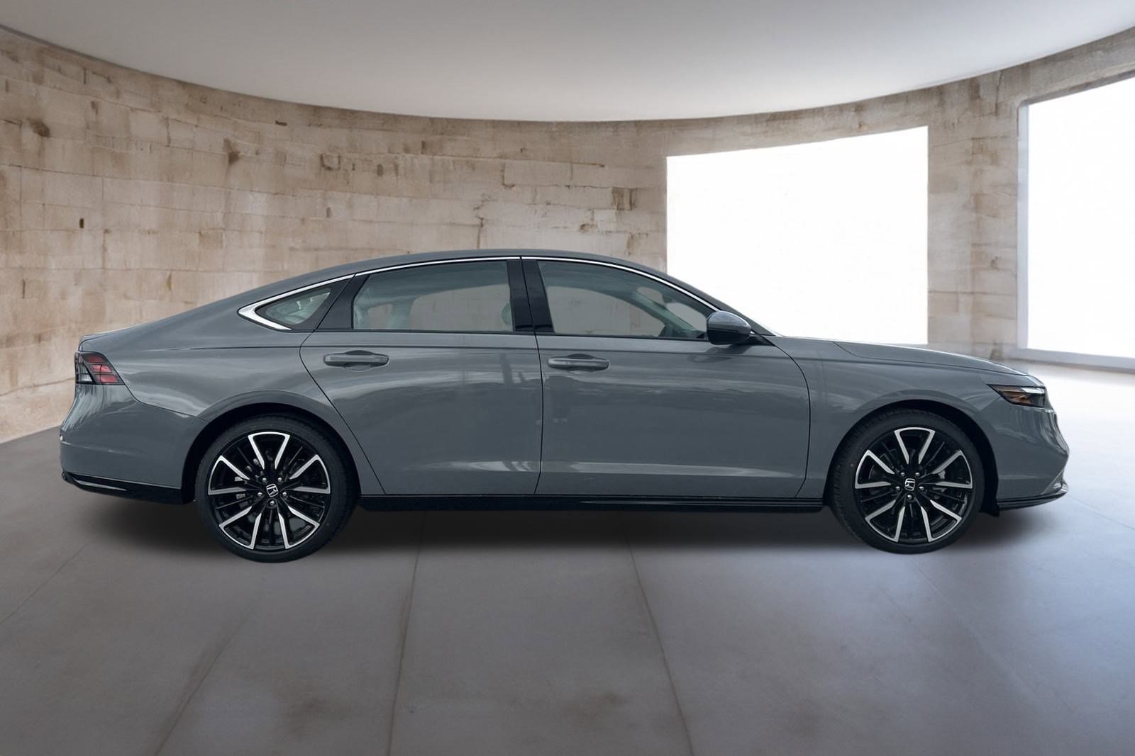2025 Honda Accord Hybrid Touring photo 2