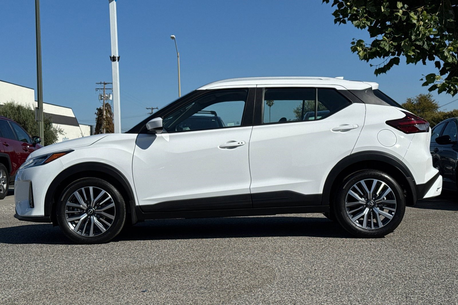 2024 Nissan Kicks SV photo 2
