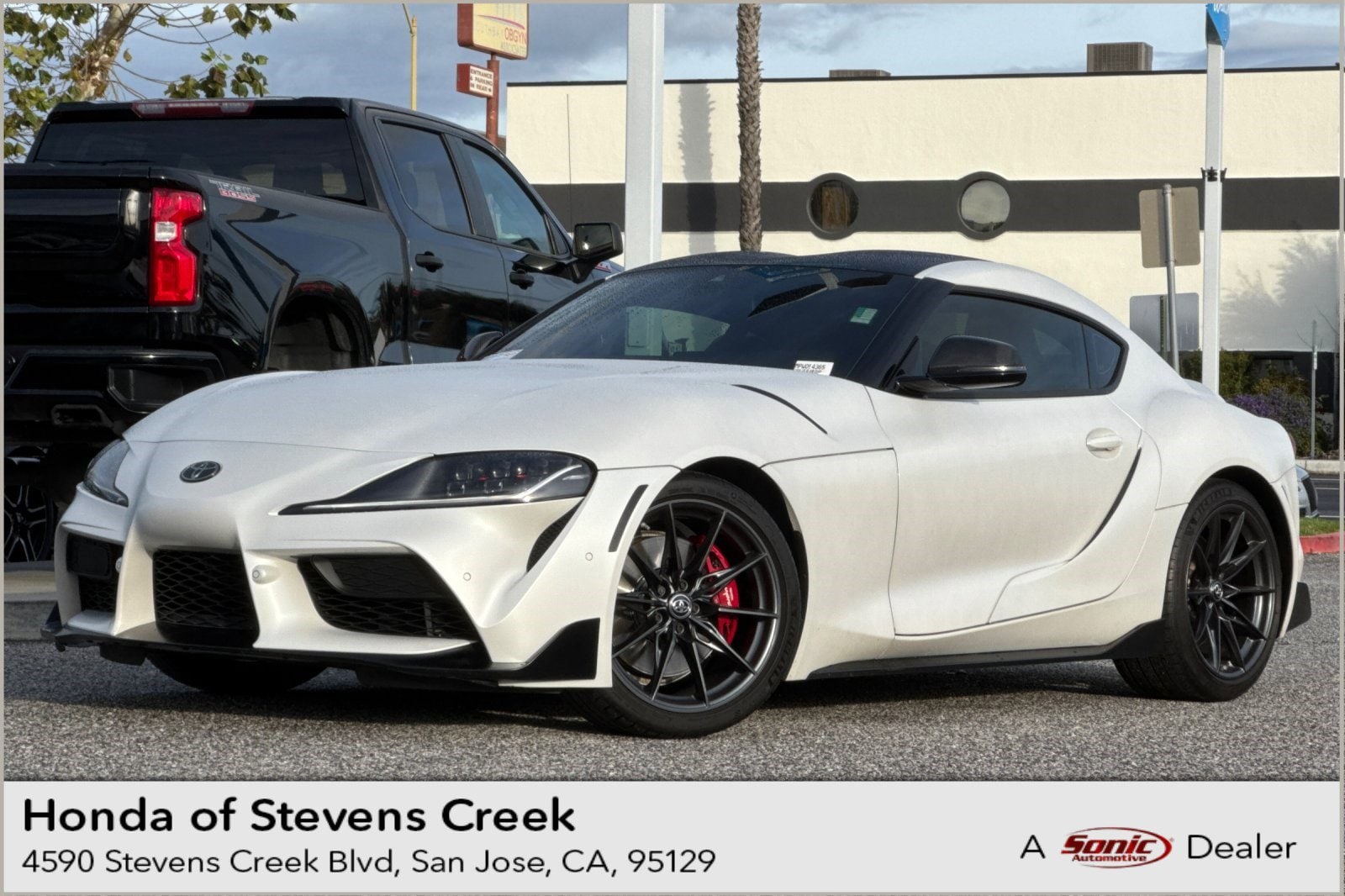 2023 Toyota Supra Premium's photo