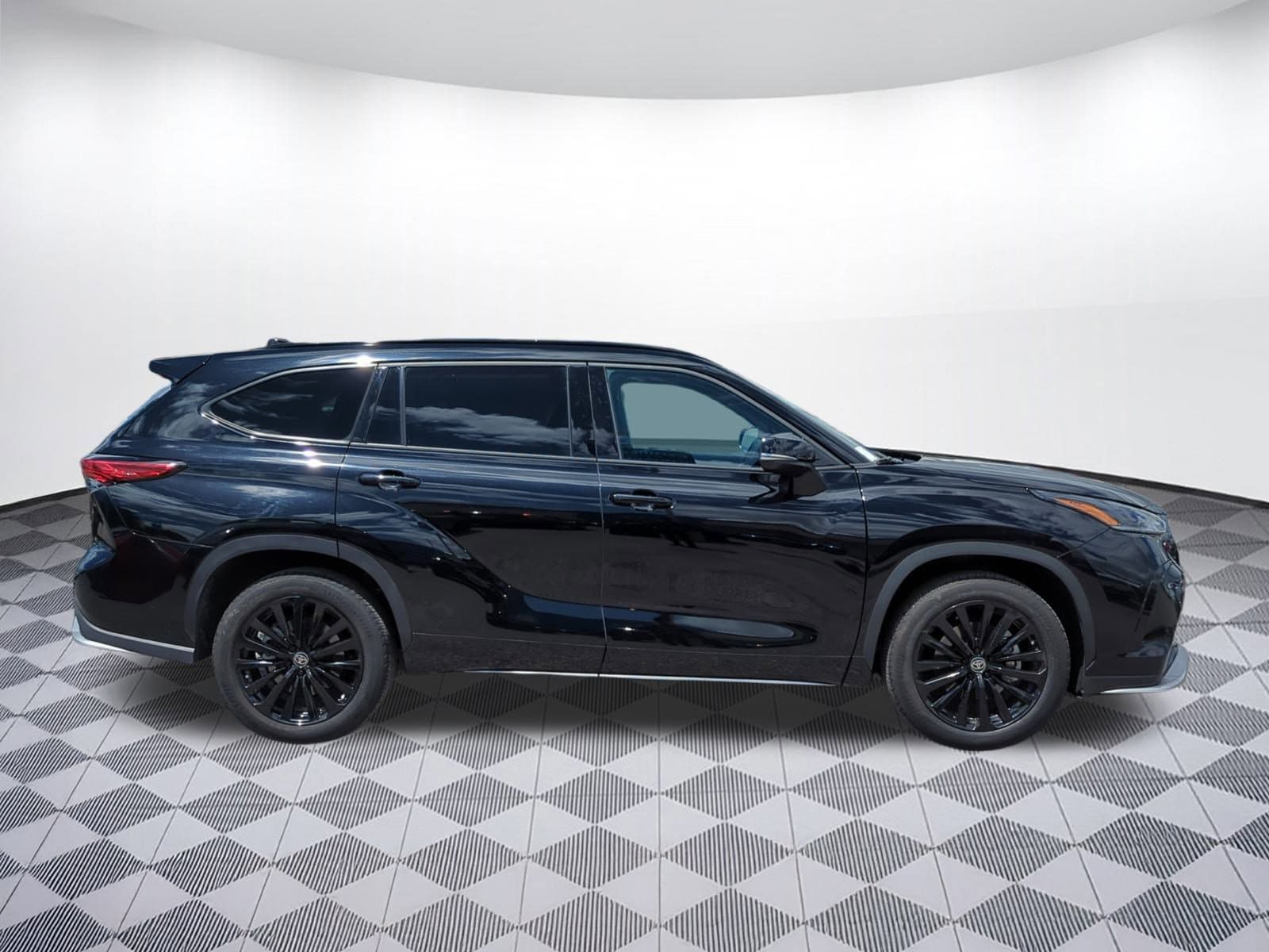 Used 2023 Toyota Highlander XSE with VIN 5TDKDRBH8PS509507 for sale in San Jose, CA