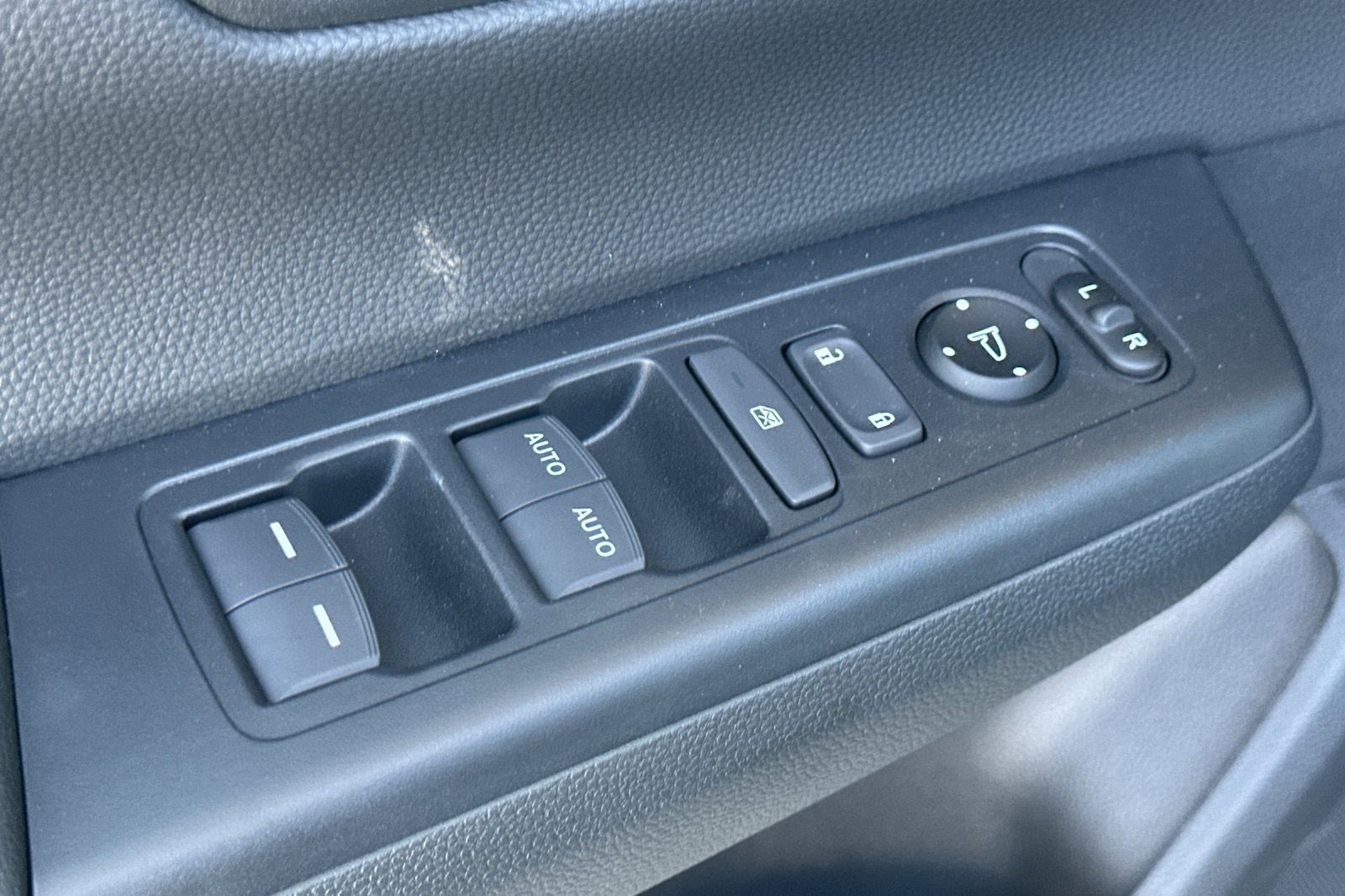 2026 Honda CR-V EX - Photo 13