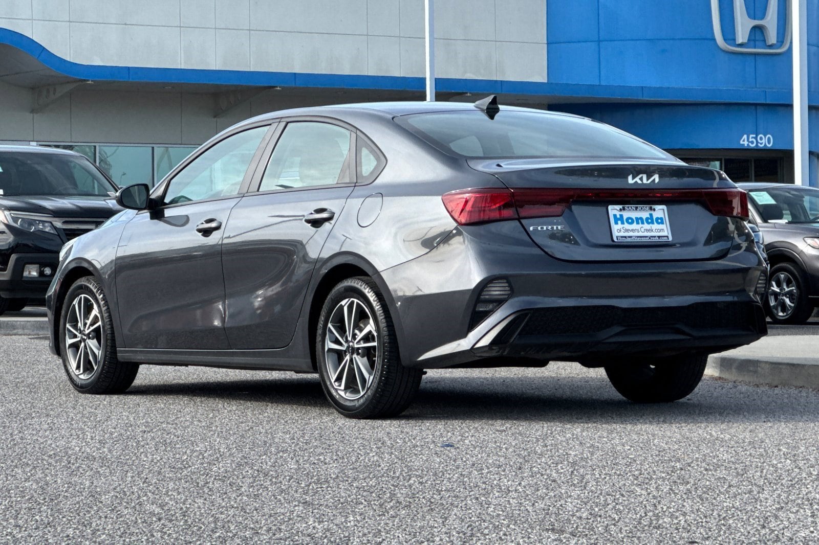 2022 Kia Forte LXS photo 2