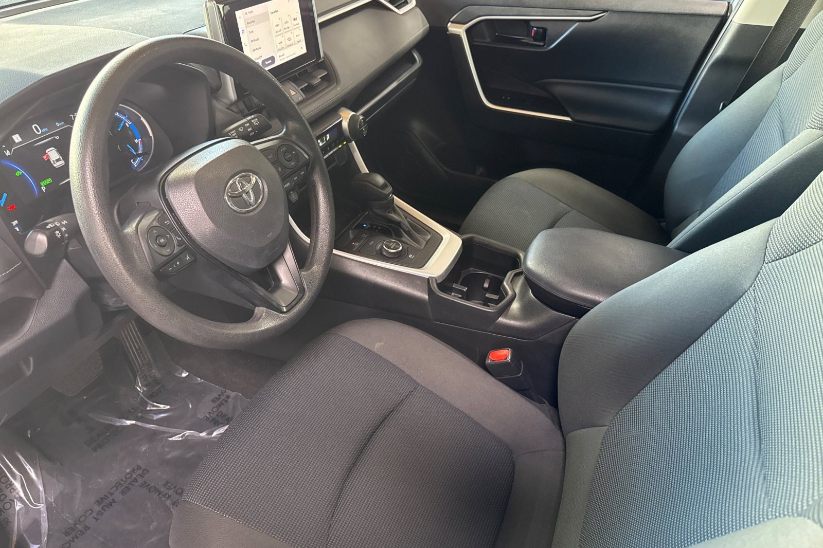 2023 Toyota RAV4 Hybrid LE photo 4
