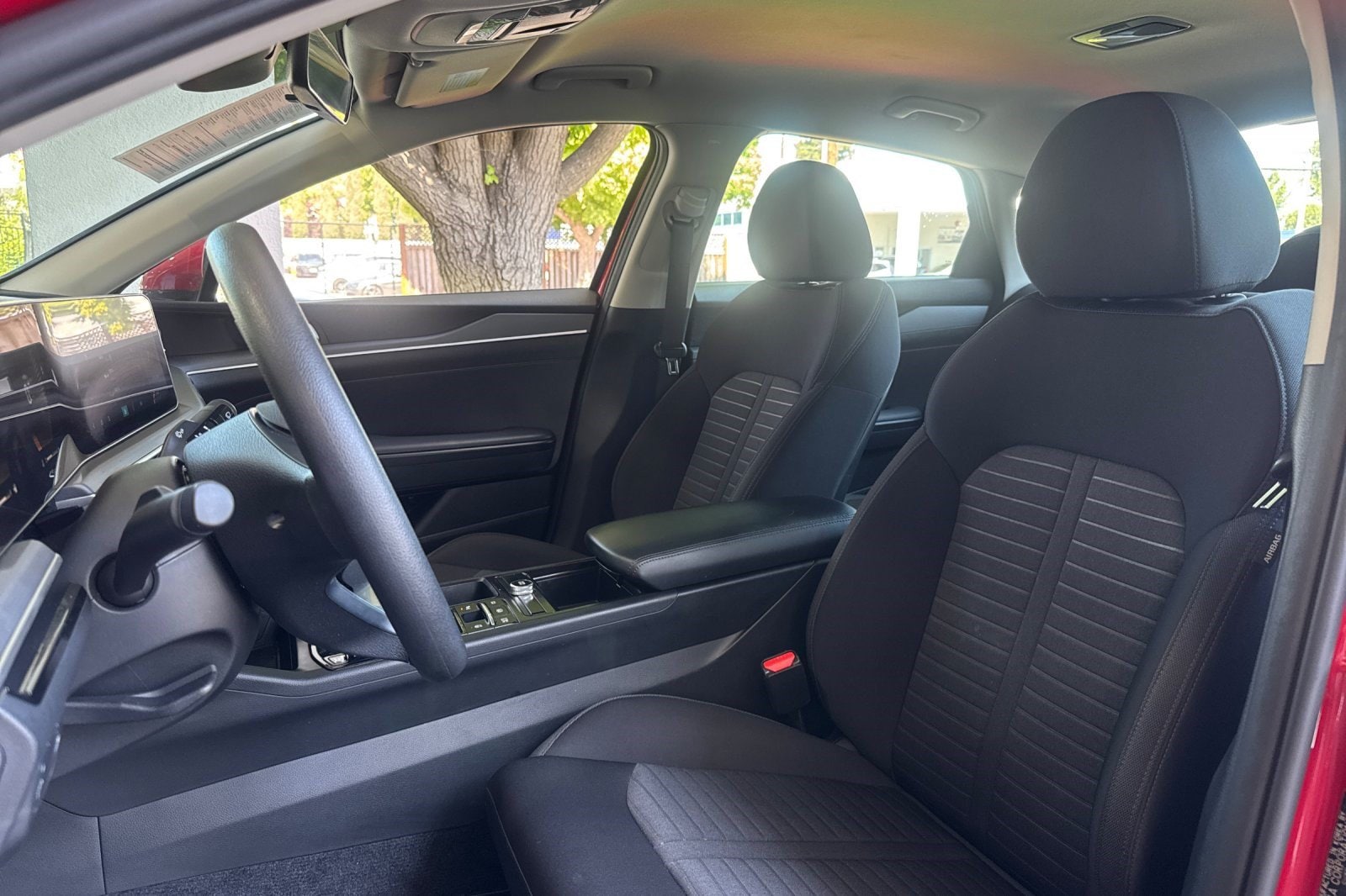 2025 Kia K5 LXS - Photo 21