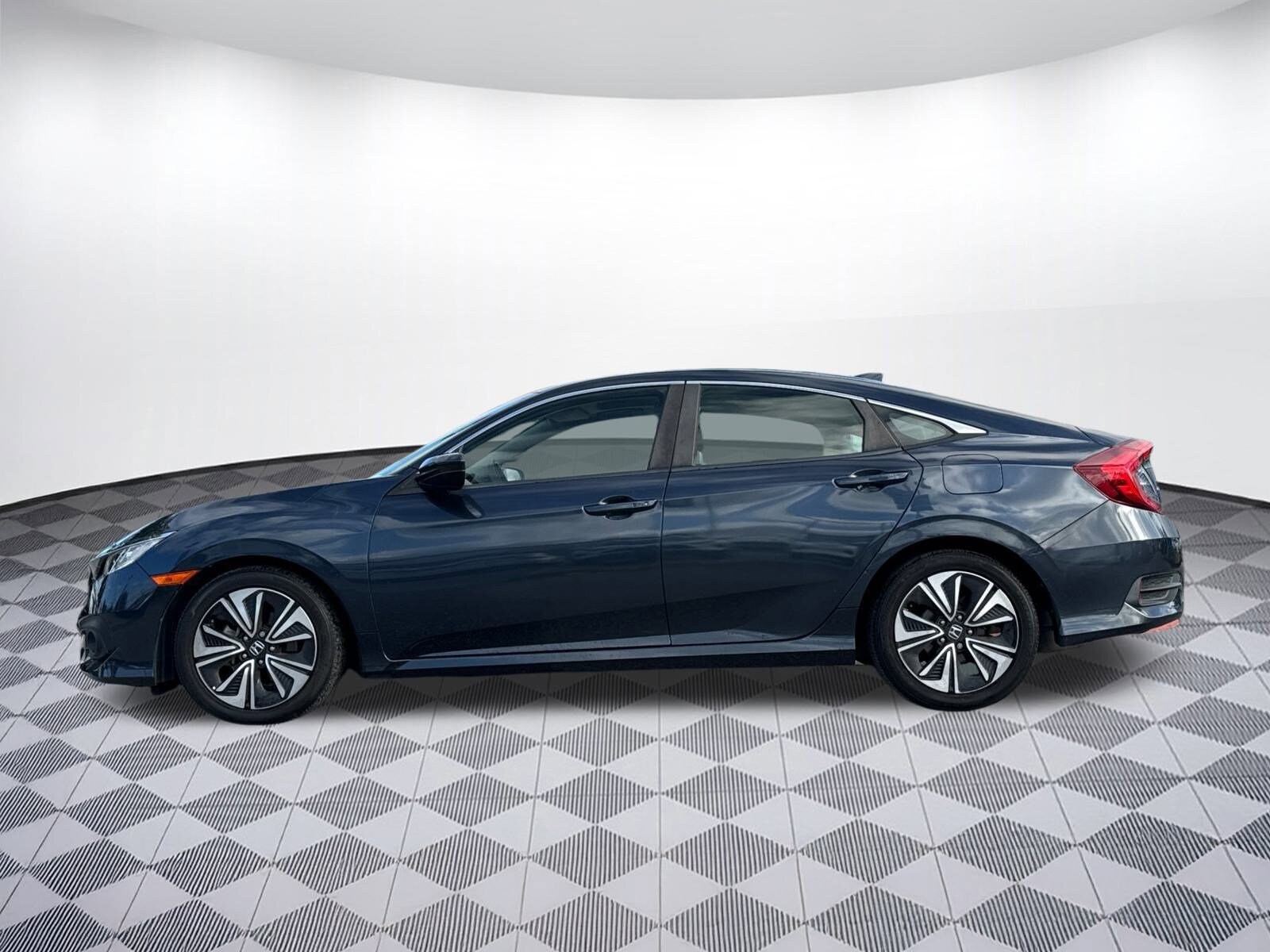 2018 Honda Civic EX-L photo 2