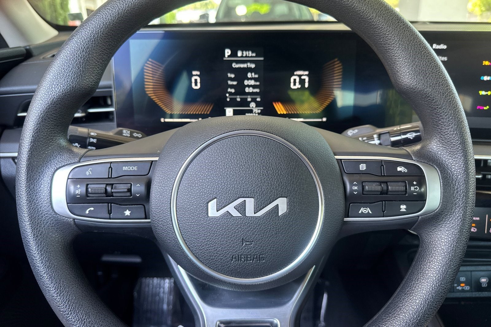 2025 Kia K5 LXS - Photo 14