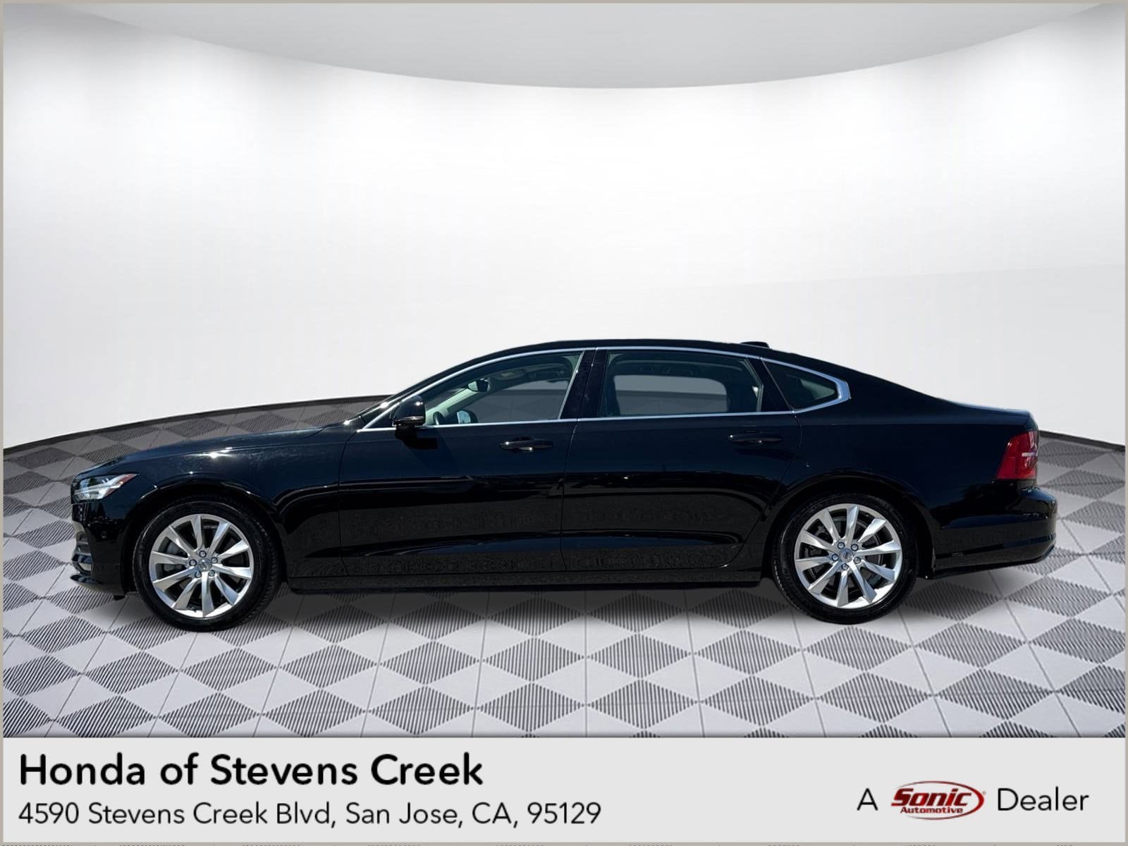 2018 Volvo S90 T6 AWD Momentum