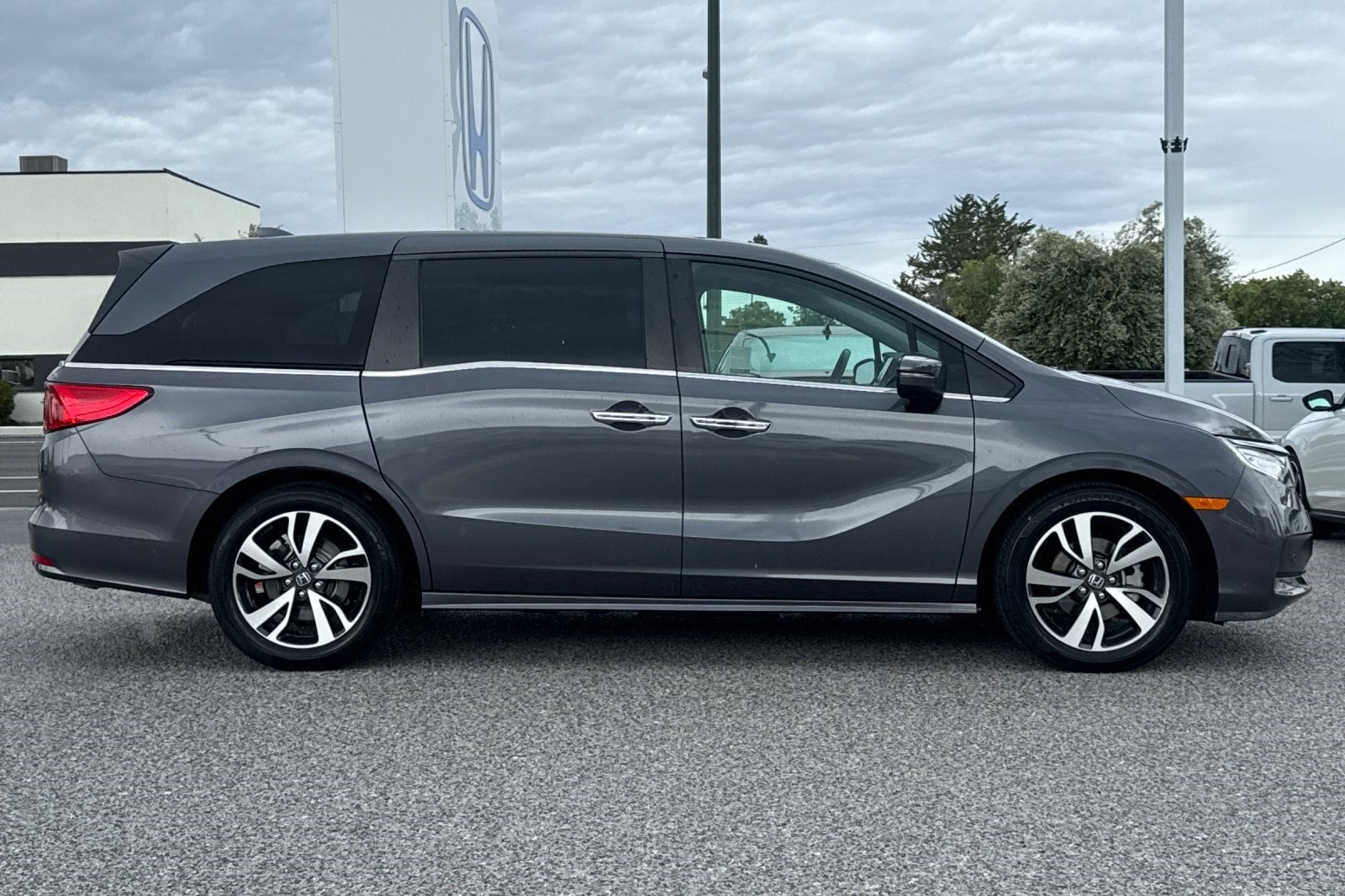 2023 Honda Odyssey Touring photo 6