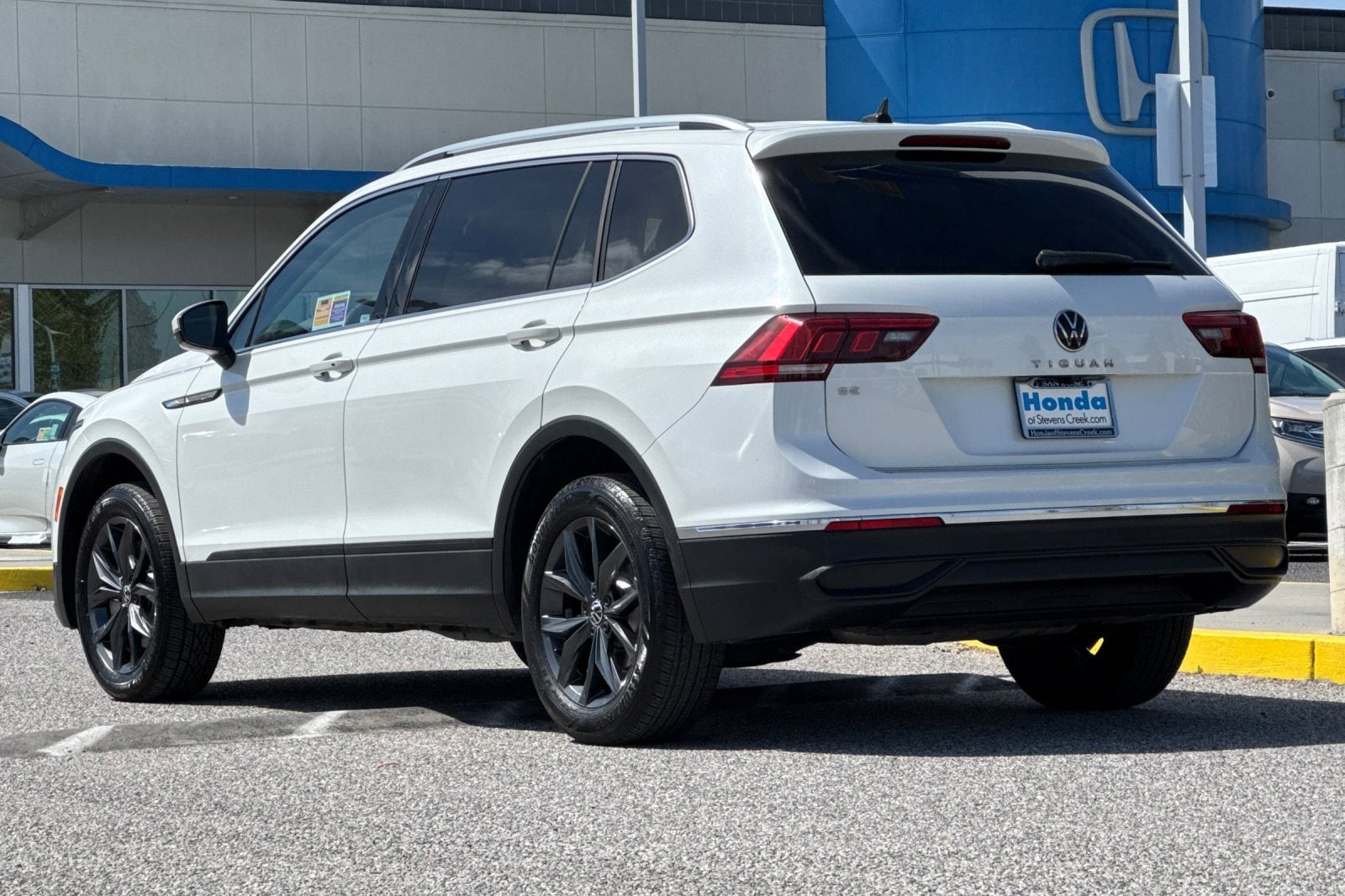 2023 Volkswagen Tiguan 2.0T SE photo 2