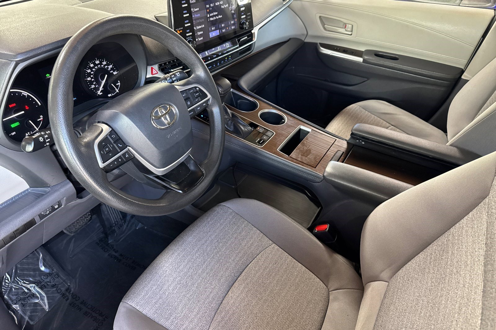 2021 Toyota Sienna LE photo 4